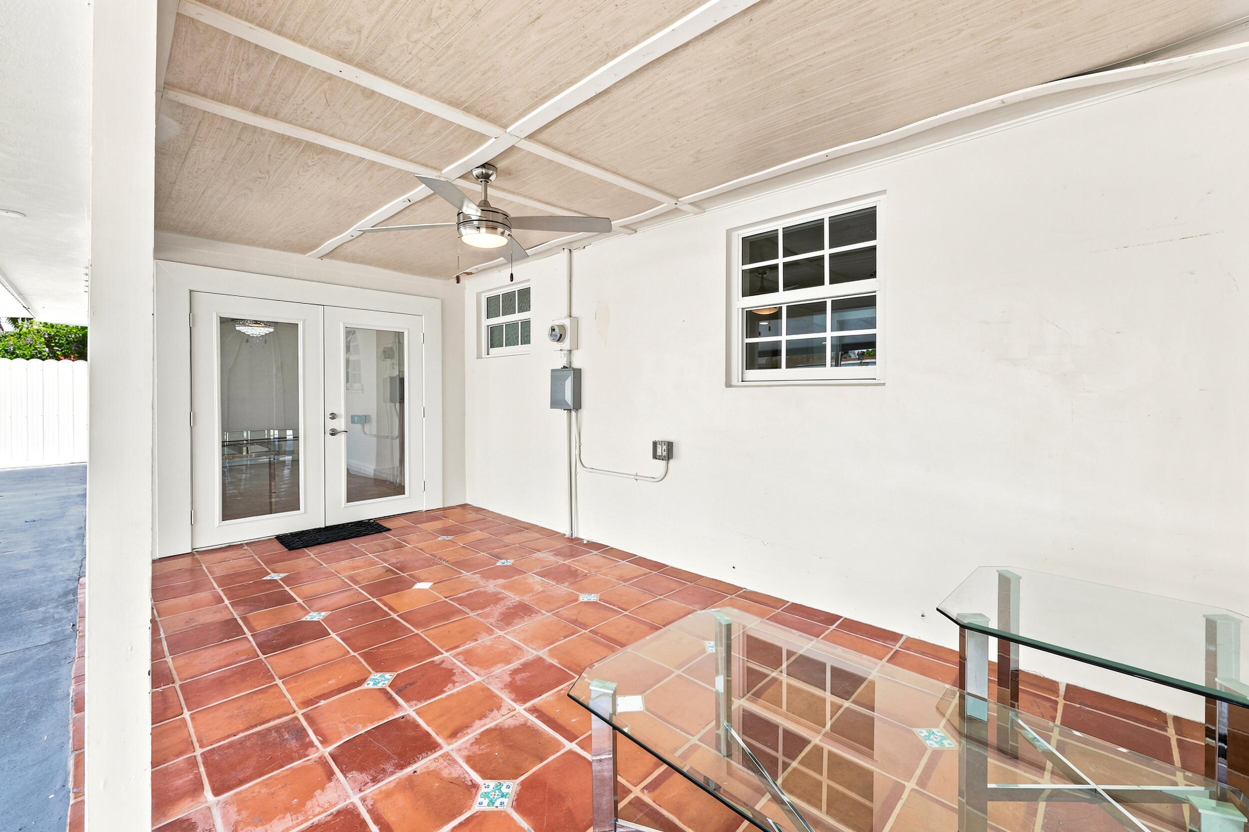 CRESTHAVEN OF PALM BEACH 1 - Residential Lease