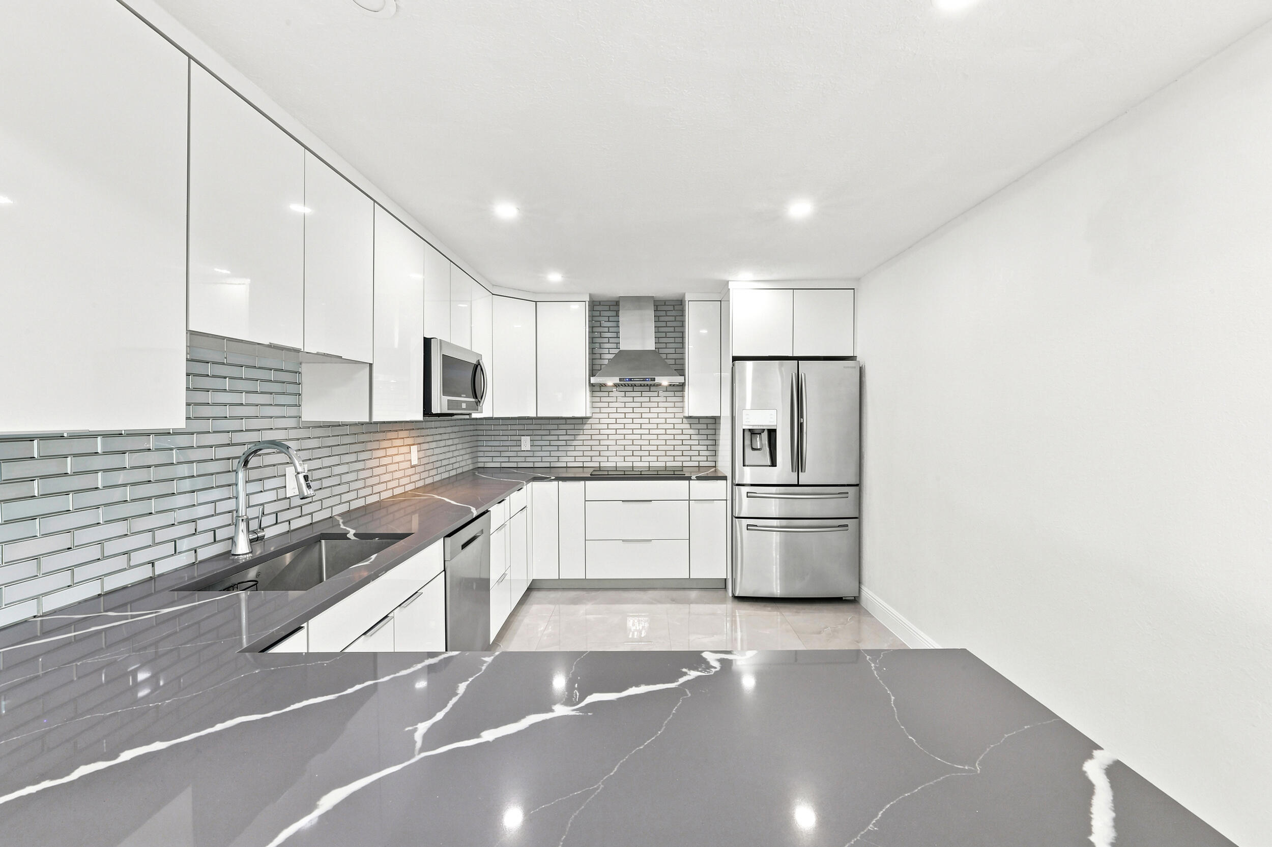 CRESTHAVEN OF PALM BEACH 1 - Residential Lease