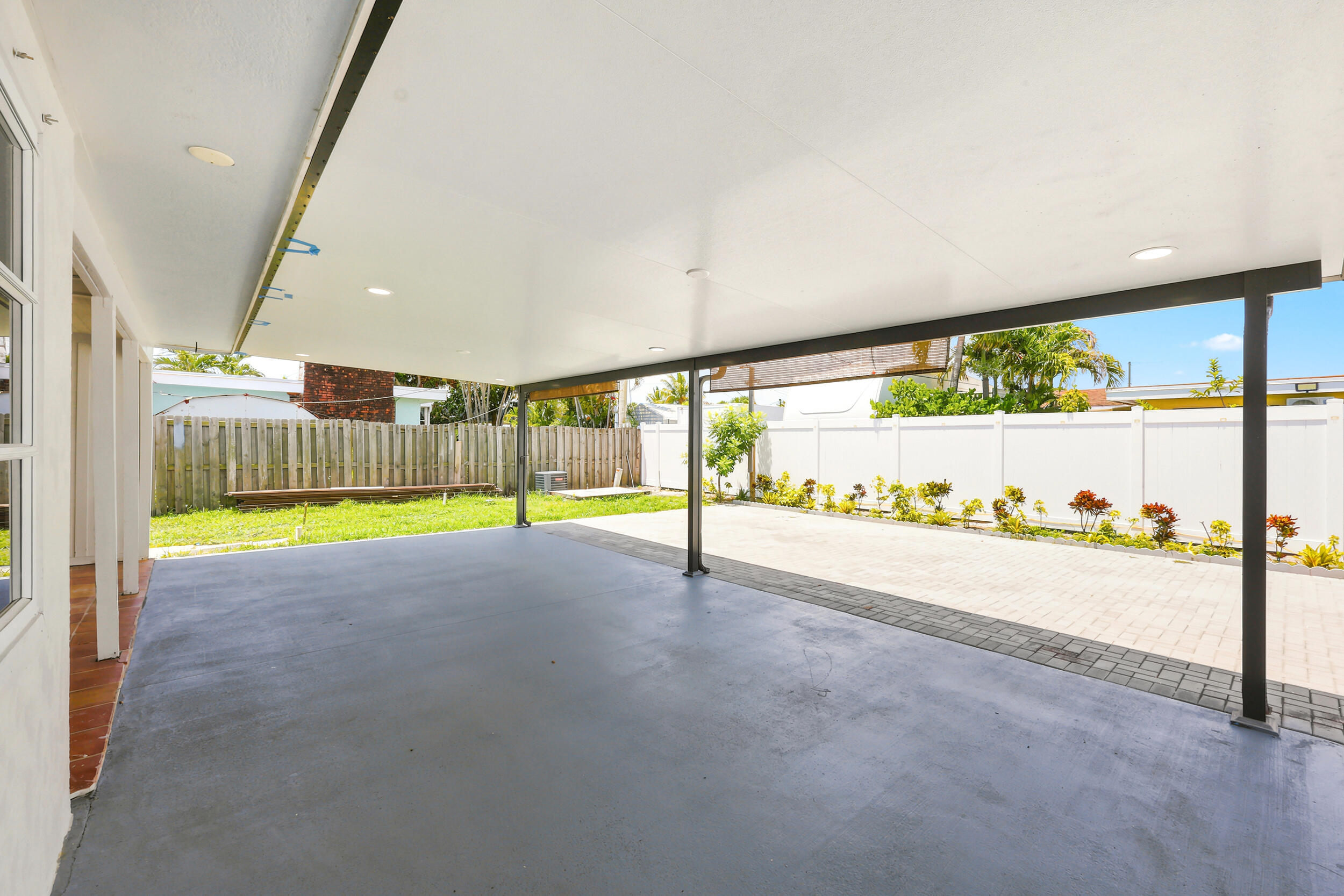 CRESTHAVEN OF PALM BEACH 1 - Residential Lease