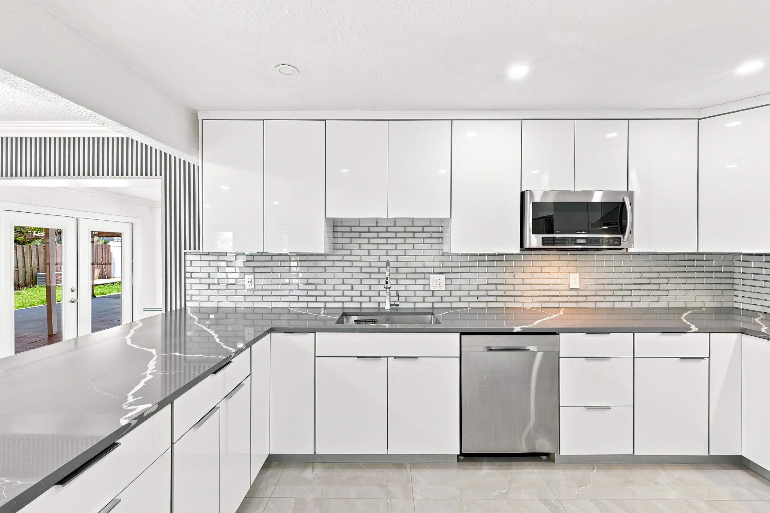 CRESTHAVEN OF PALM BEACH 1 - Residential Lease