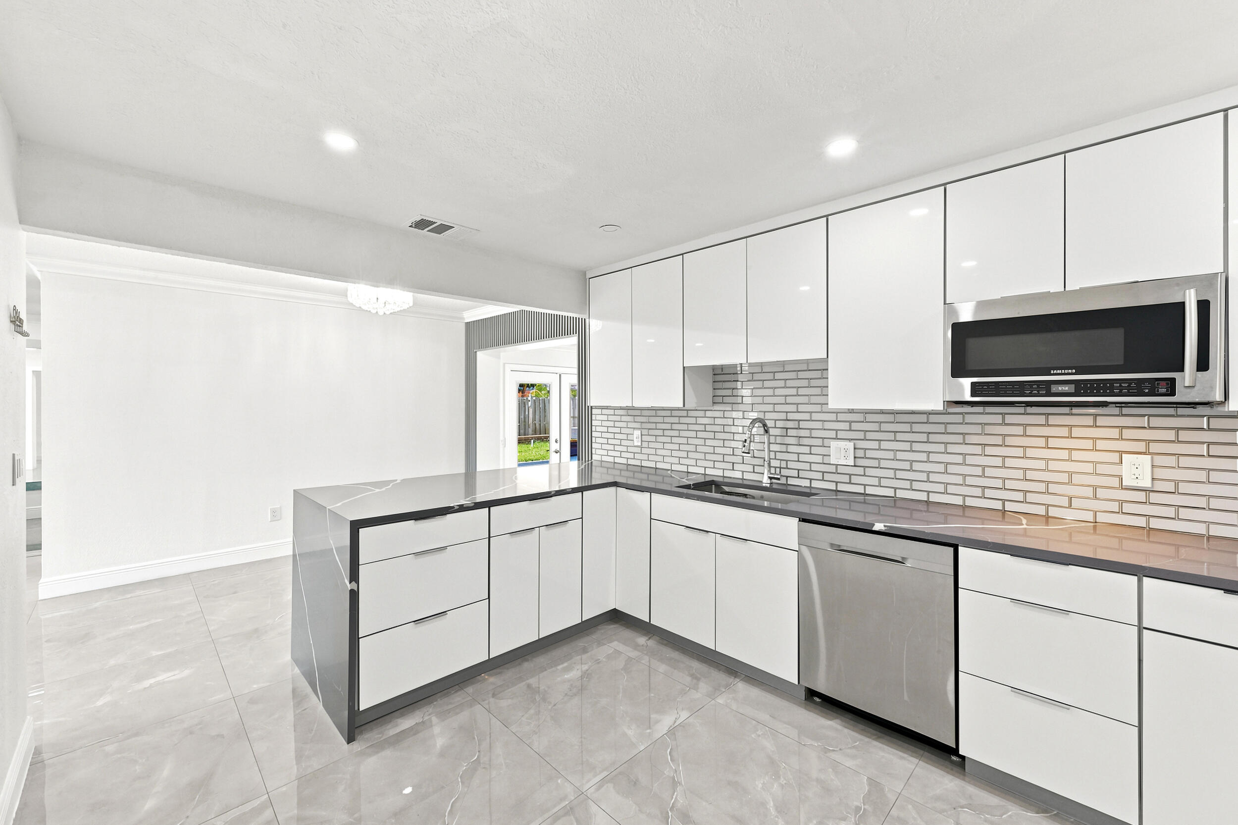 CRESTHAVEN OF PALM BEACH 1 - Residential Lease