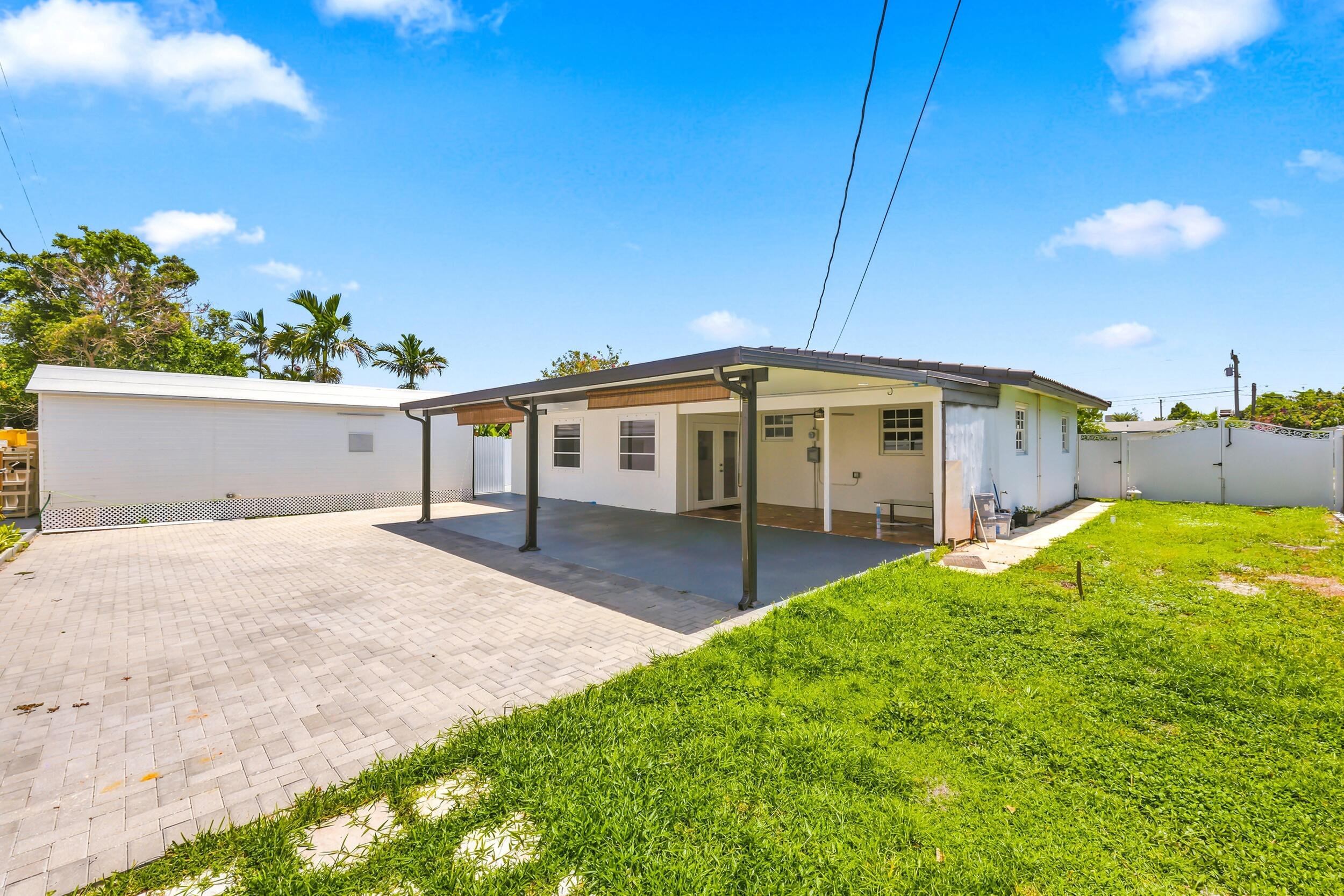 CRESTHAVEN OF PALM BEACH 1 - Residential Lease