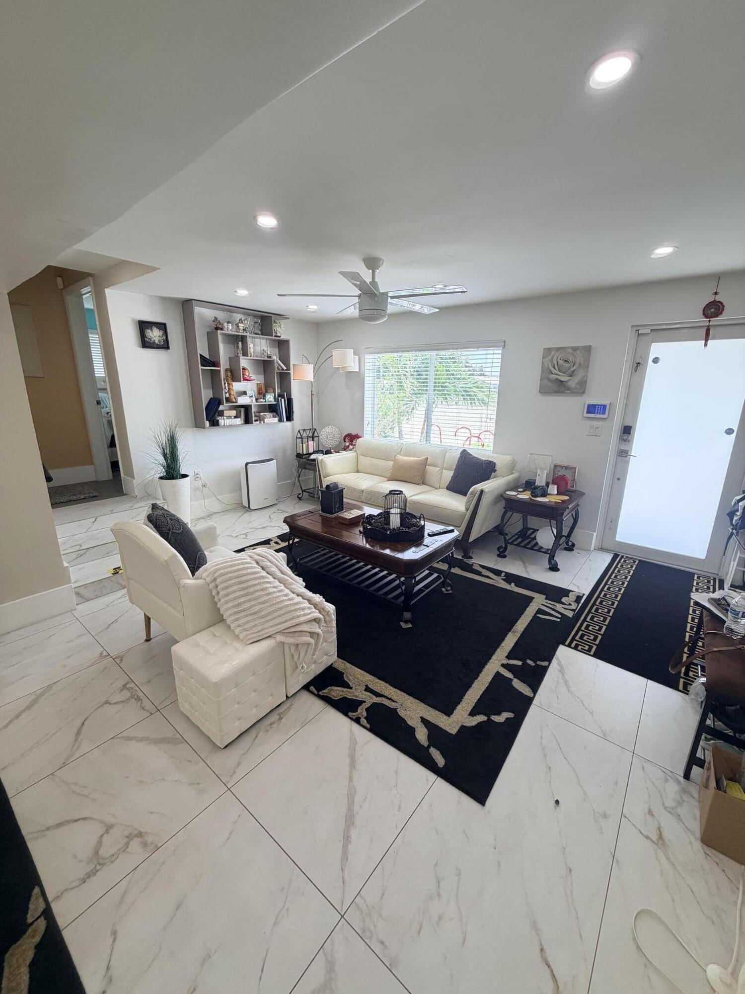 PALM LANE VILLA - Residential