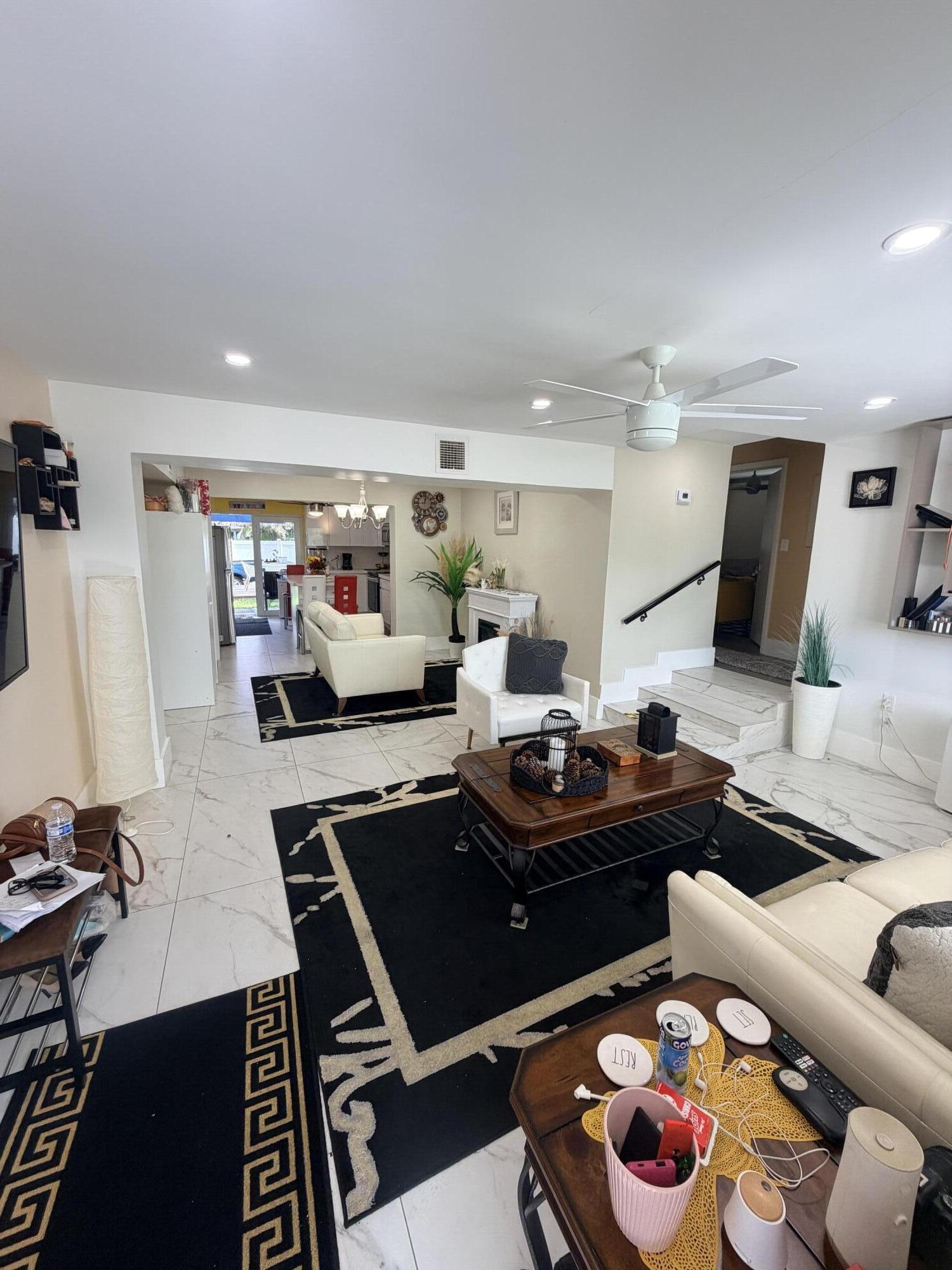 PALM LANE VILLA - Residential