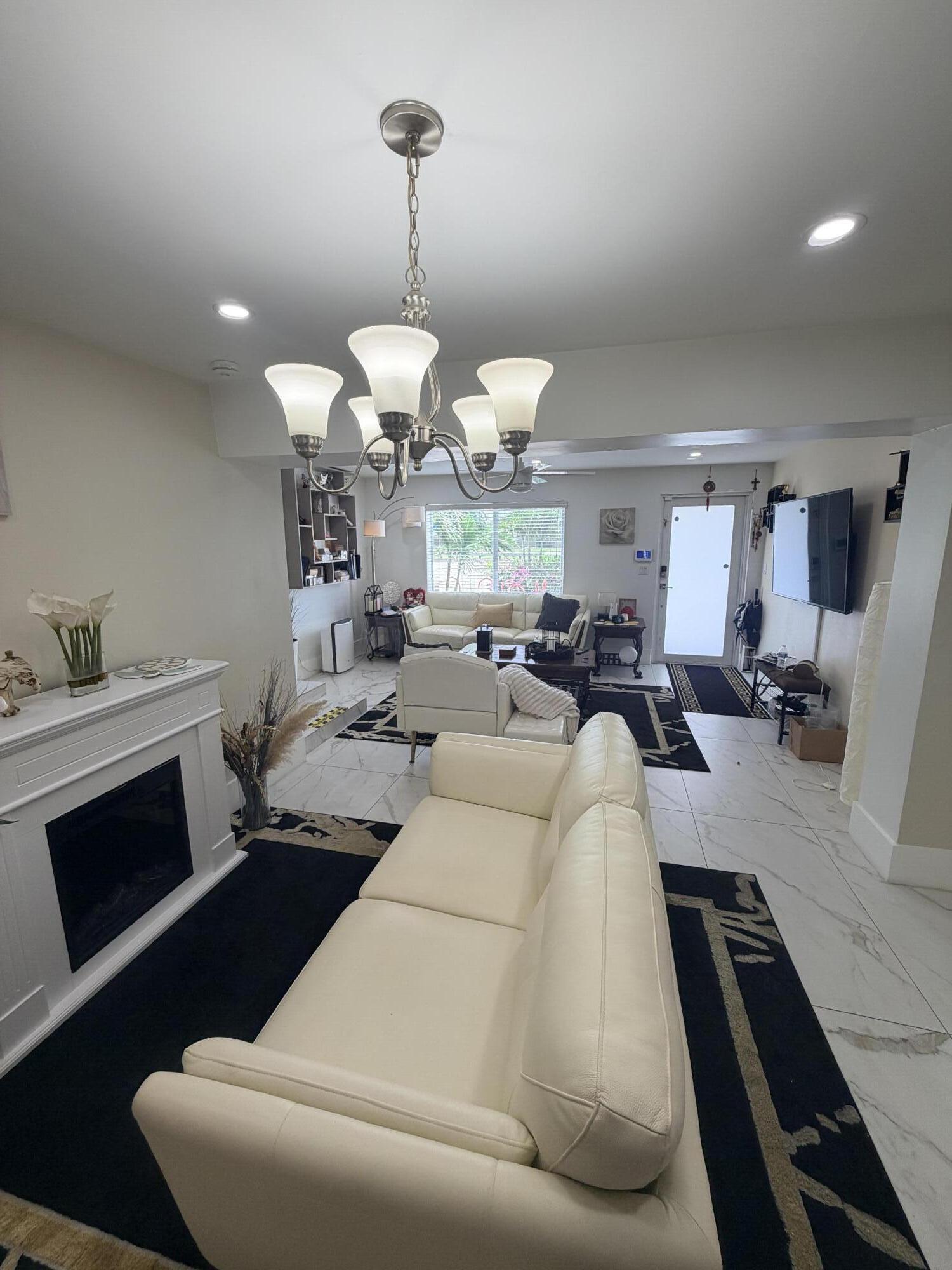 PALM LANE VILLA - Residential