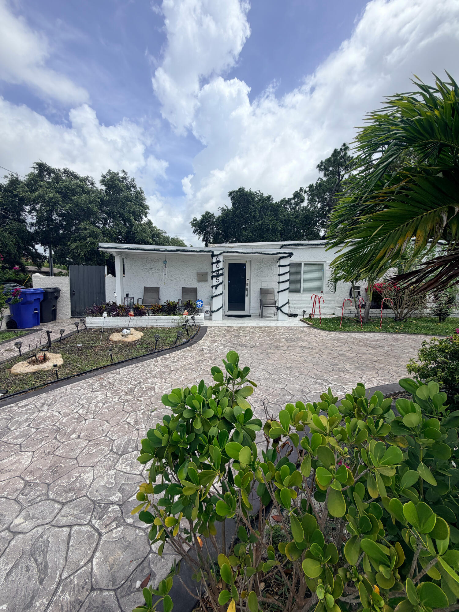 PALM LANE VILLA - Residential