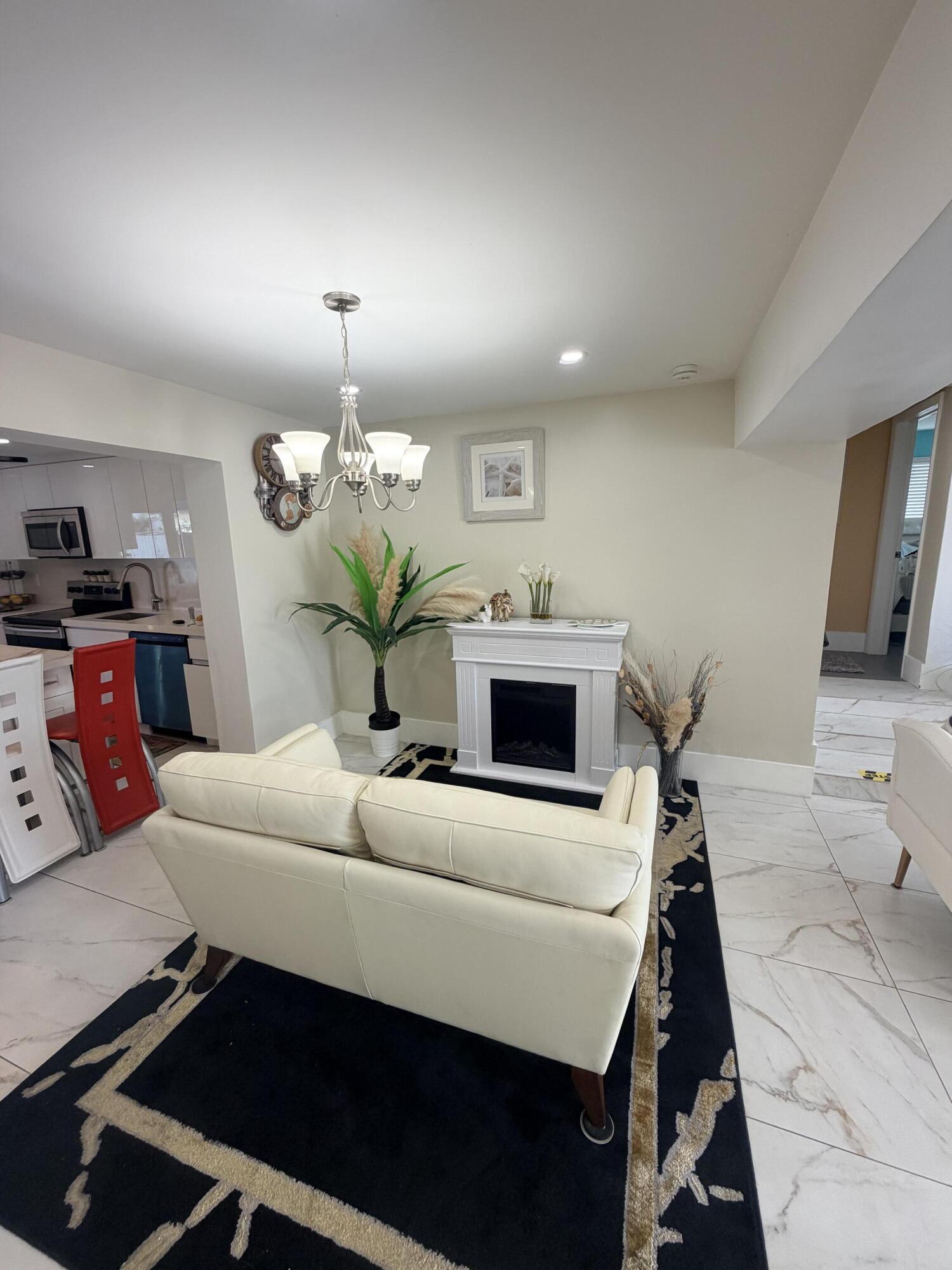 PALM LANE VILLA - Residential