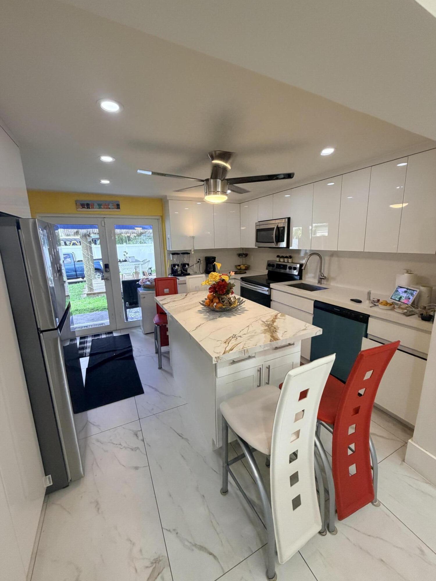 PALM LANE VILLA - Residential