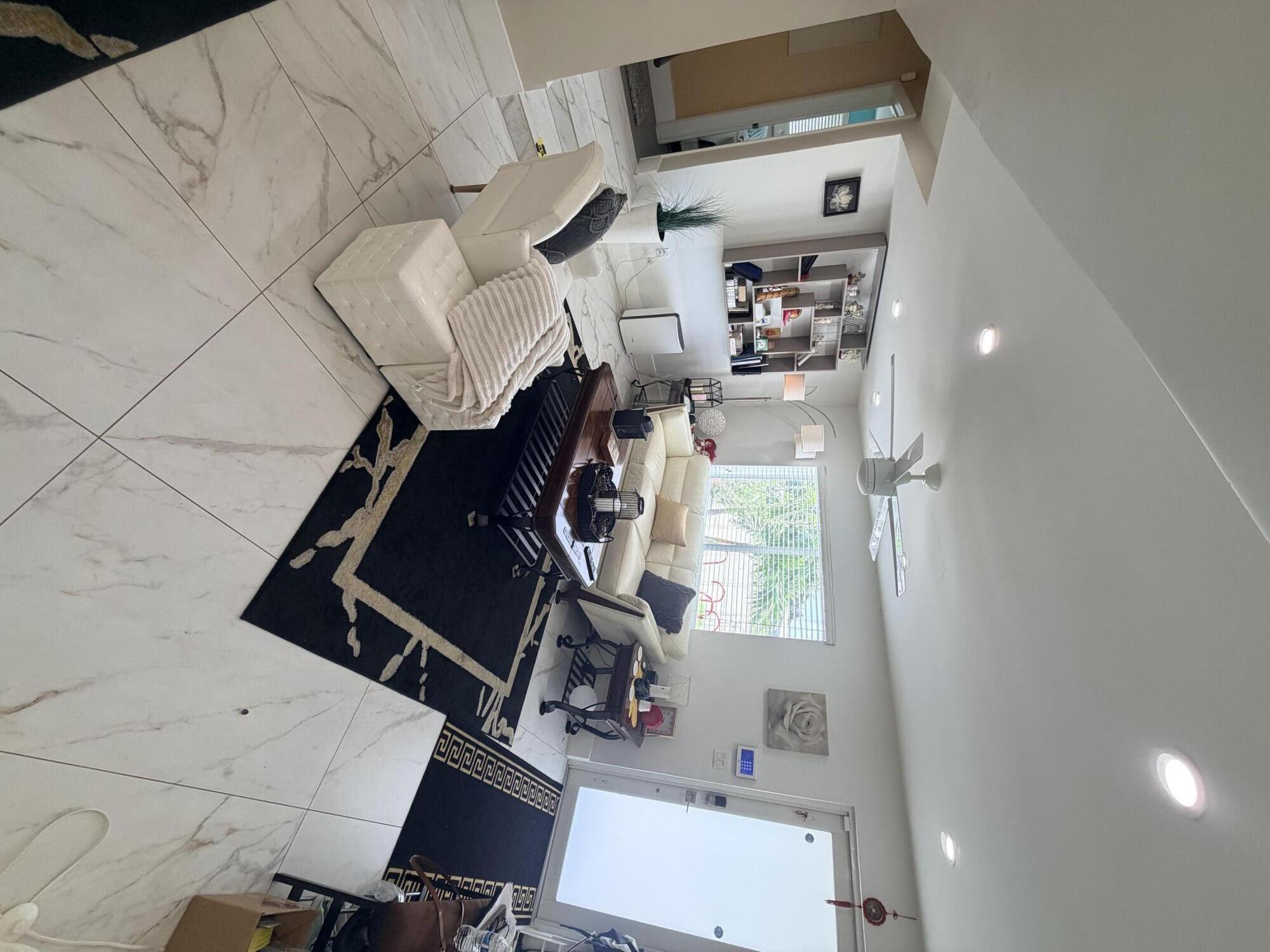 PALM LANE VILLA - Residential