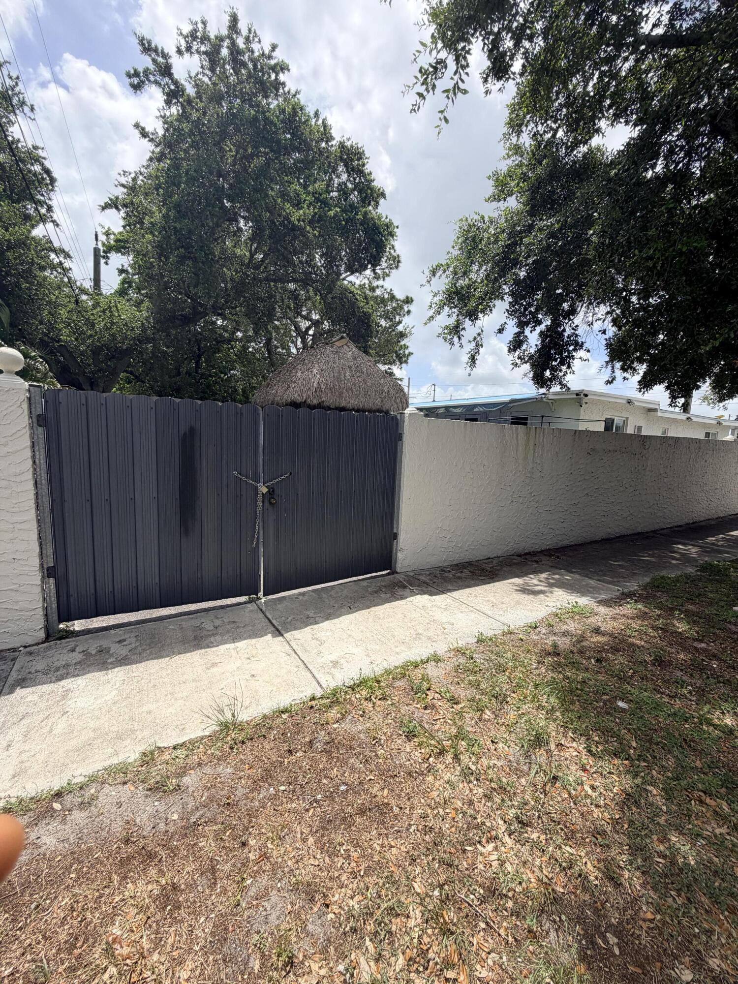 PALM LANE VILLA - Residential