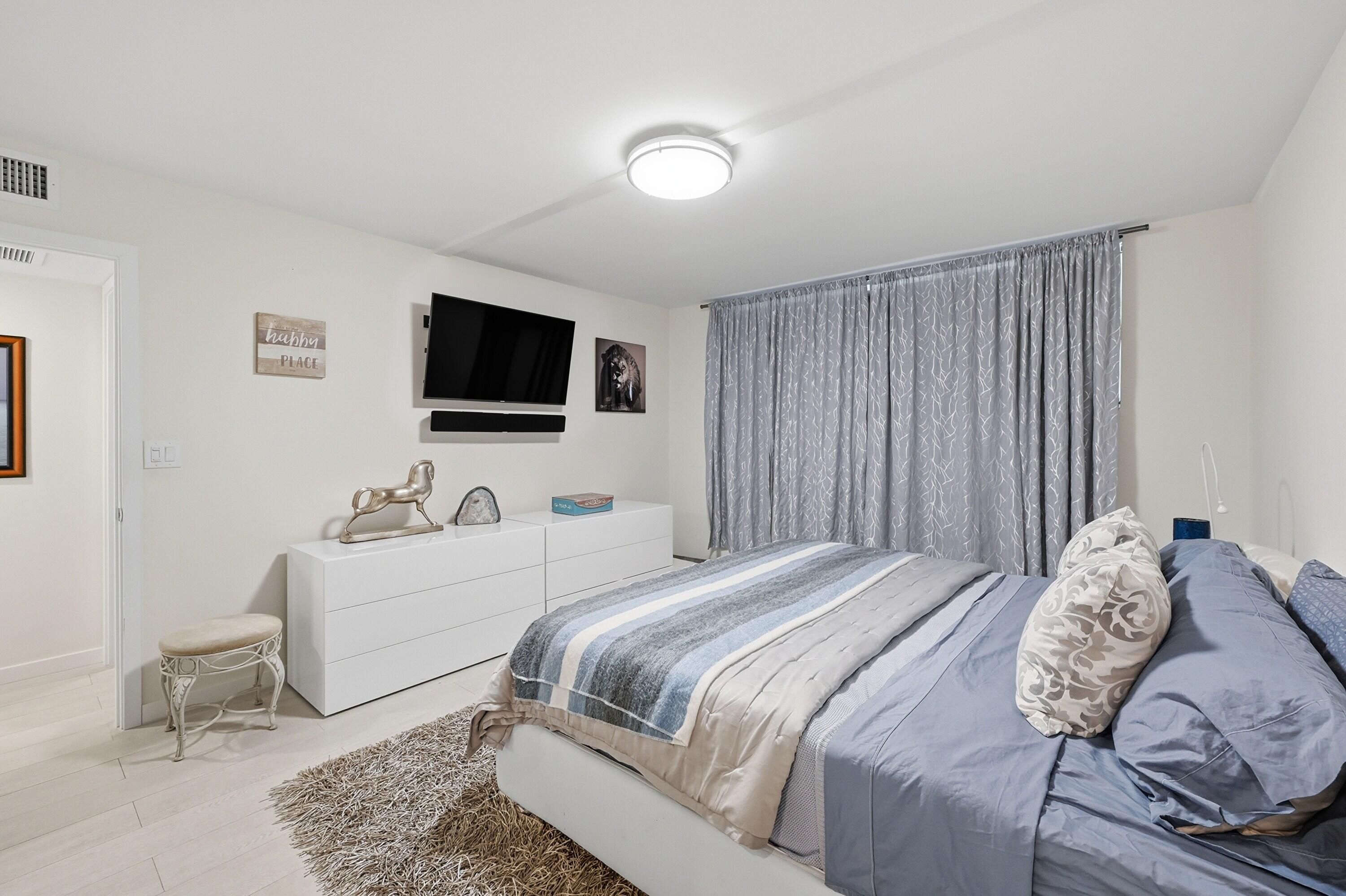 ROYAL MARINER CONDO - Residential