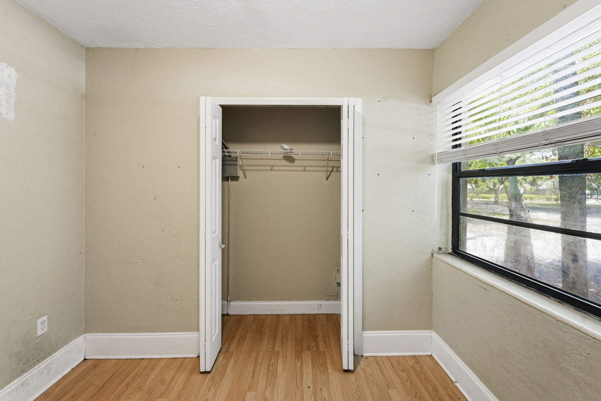 PRIORS 2ND ADDN TO BISCAYNE PARK - Residential