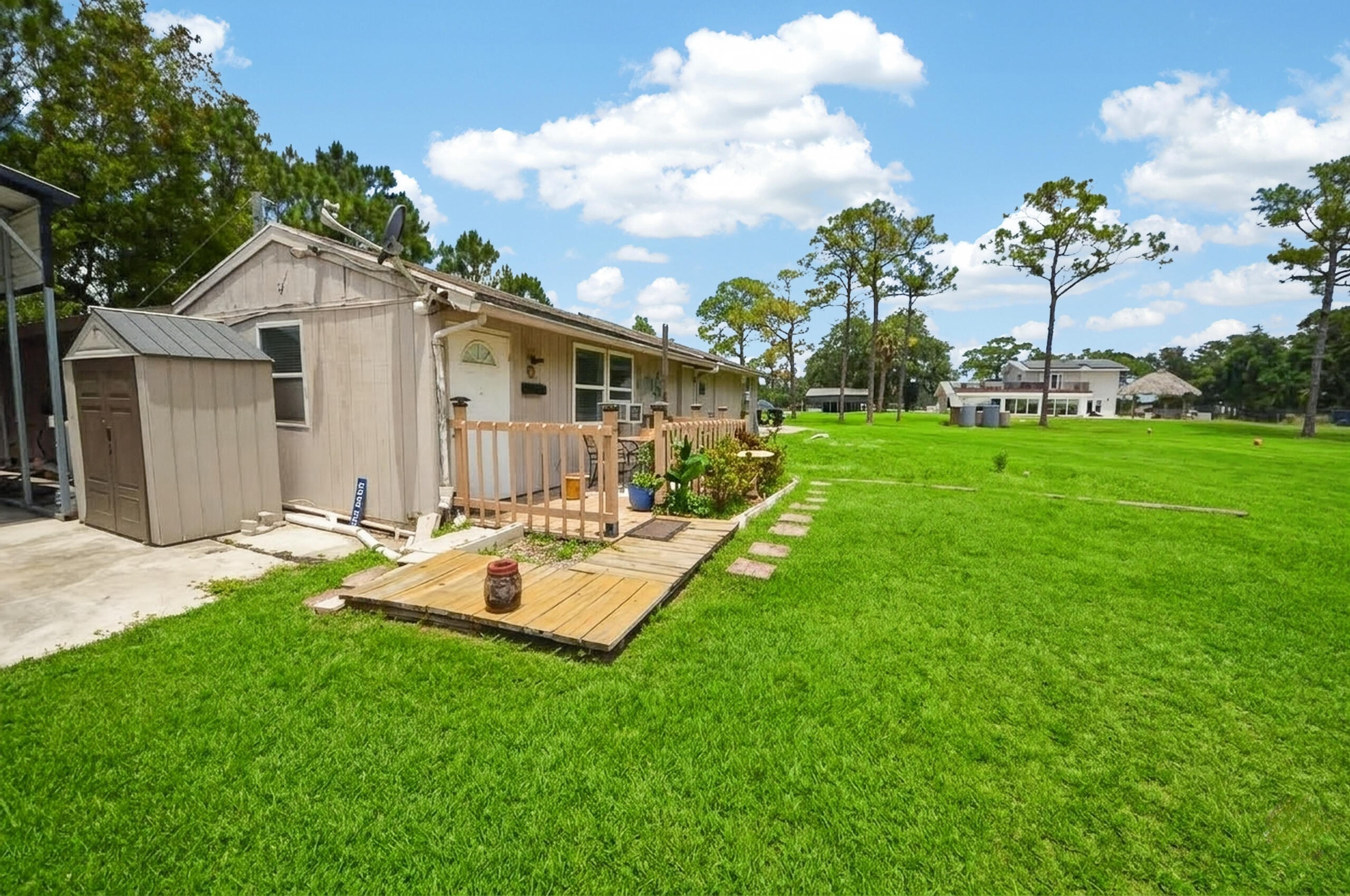 Cozy and furnished efficiency located in a great area of Wellington. This private unit offers its own separate entrance, providing comfort and privacy in a quiet and well-maintained neighborhood. The efficiency comes furnished and is move-in ready. It also includes convenient access to a washer and dryer located right next to the unit.  Excellent location close to shopping, restaurants, and major roads, offering both convenience and a comfortable lifestyle.  Short-term lease available. Only first month Rent and security deposit are required to move in.
