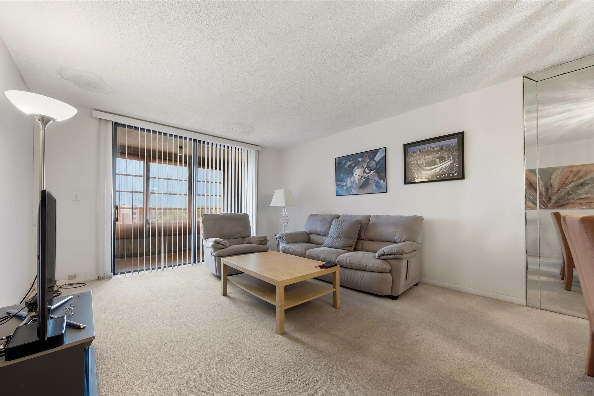 SOMERSET AT LAUDERDALE LAKES - Residential