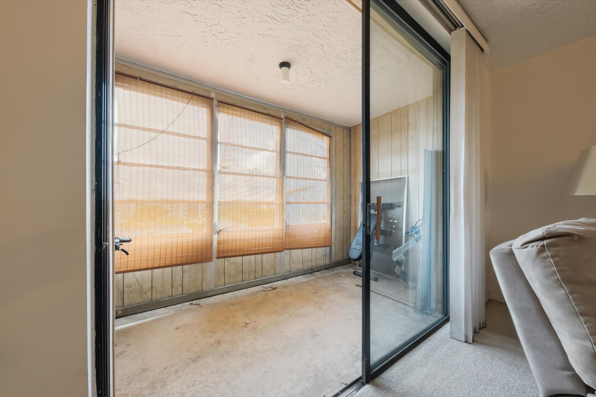 SOMERSET AT LAUDERDALE LAKES - Residential