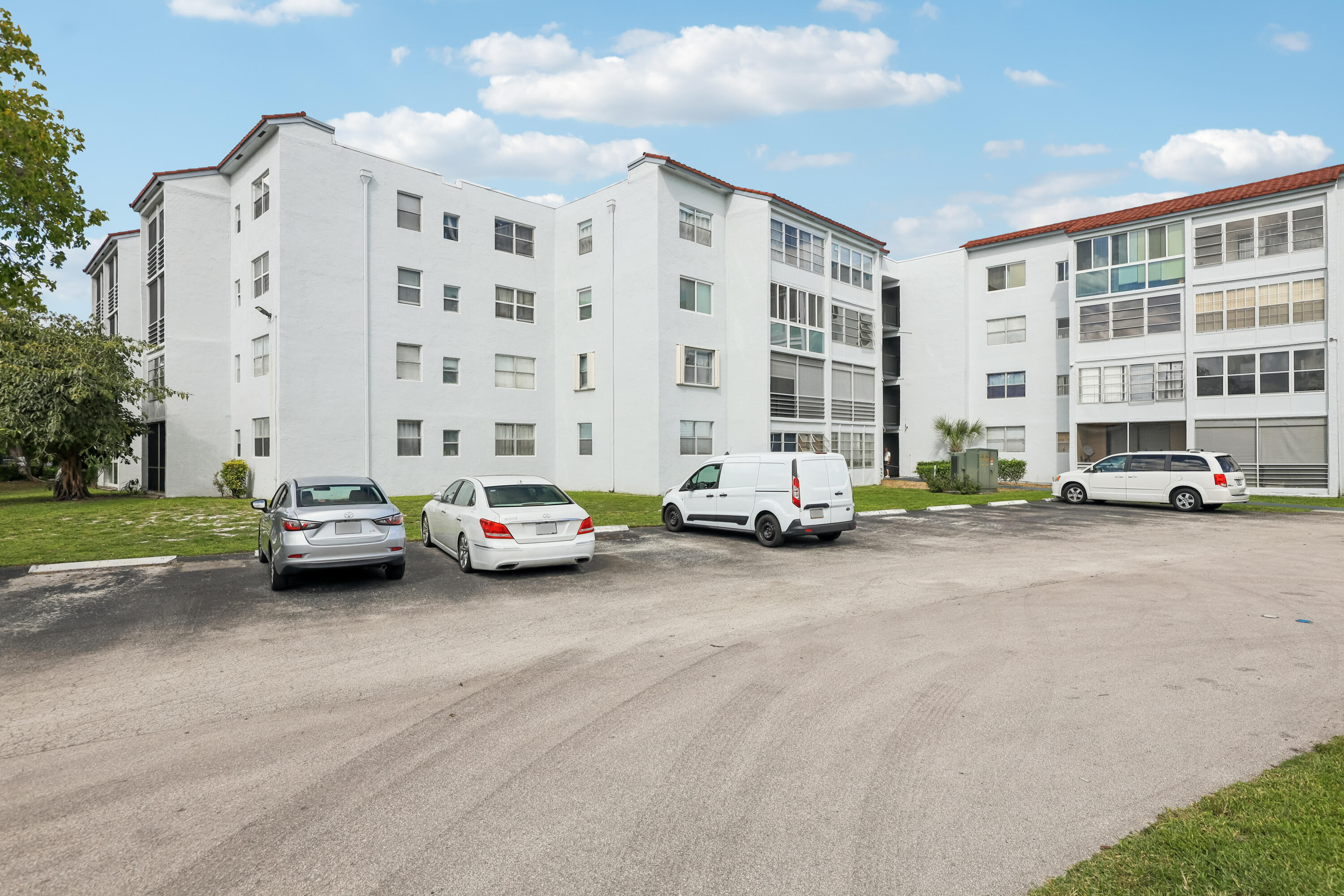 SOMERSET AT LAUDERDALE LAKES - Residential
