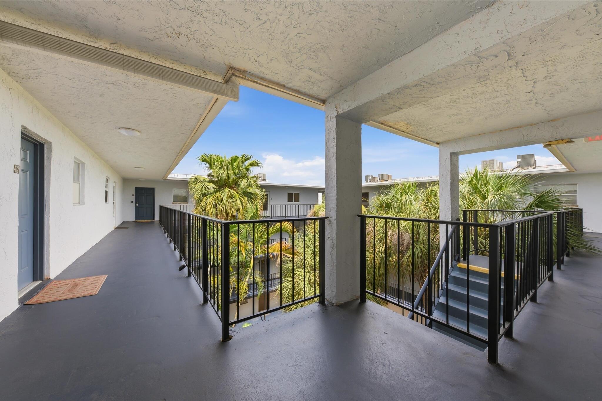 SOMERSET AT LAUDERDALE LAKES - Residential