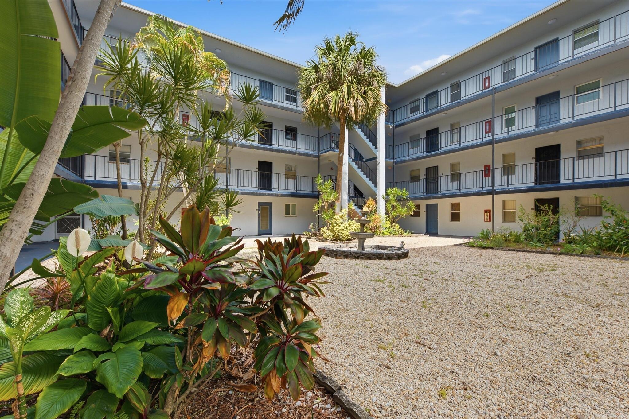 SOMERSET AT LAUDERDALE LAKES - Residential