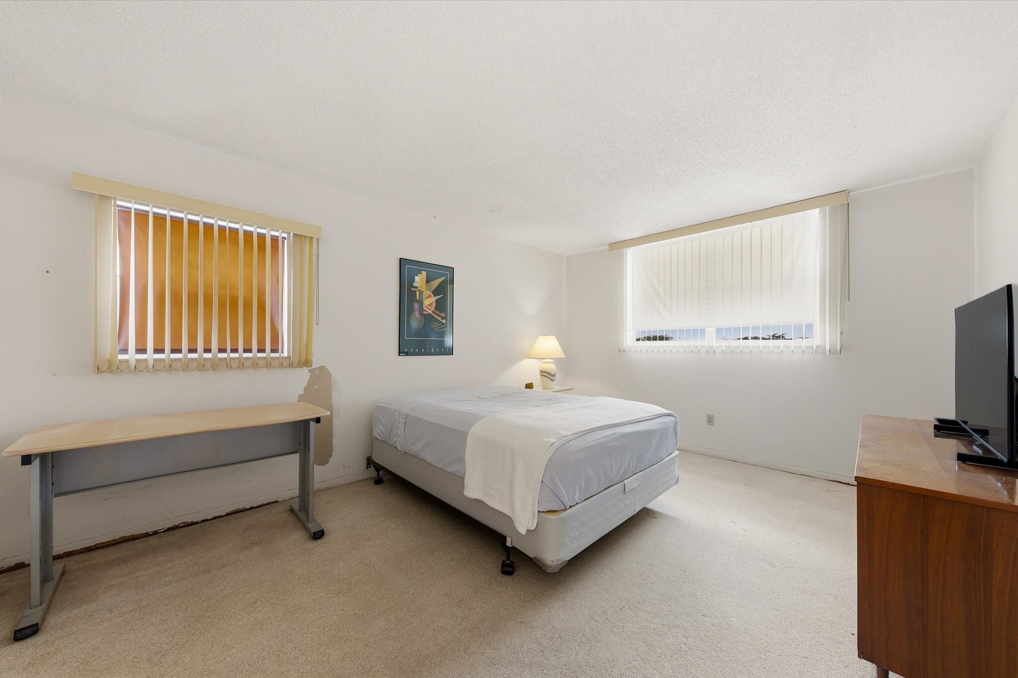 SOMERSET AT LAUDERDALE LAKES - Residential