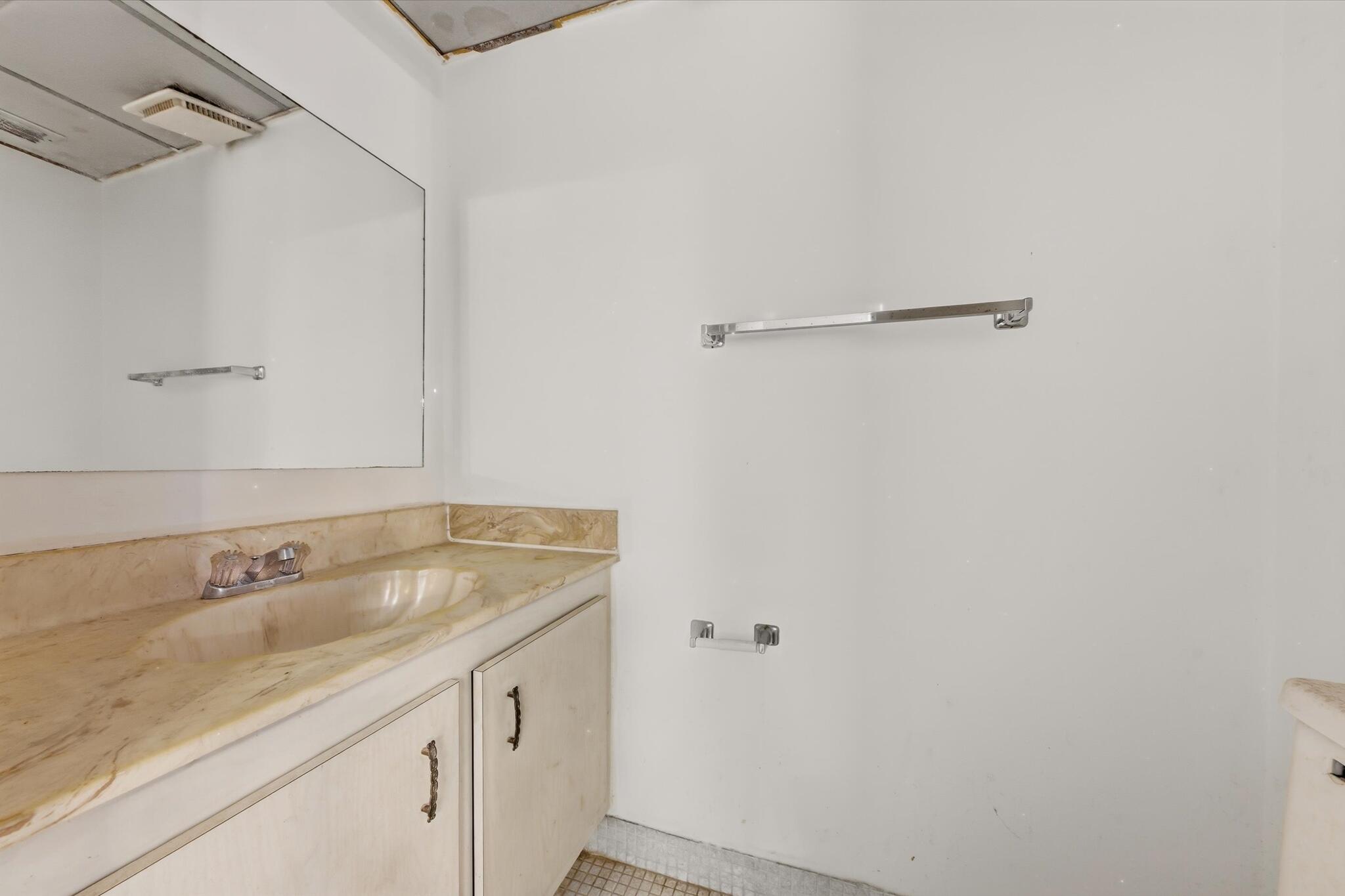 SOMERSET AT LAUDERDALE LAKES - Residential