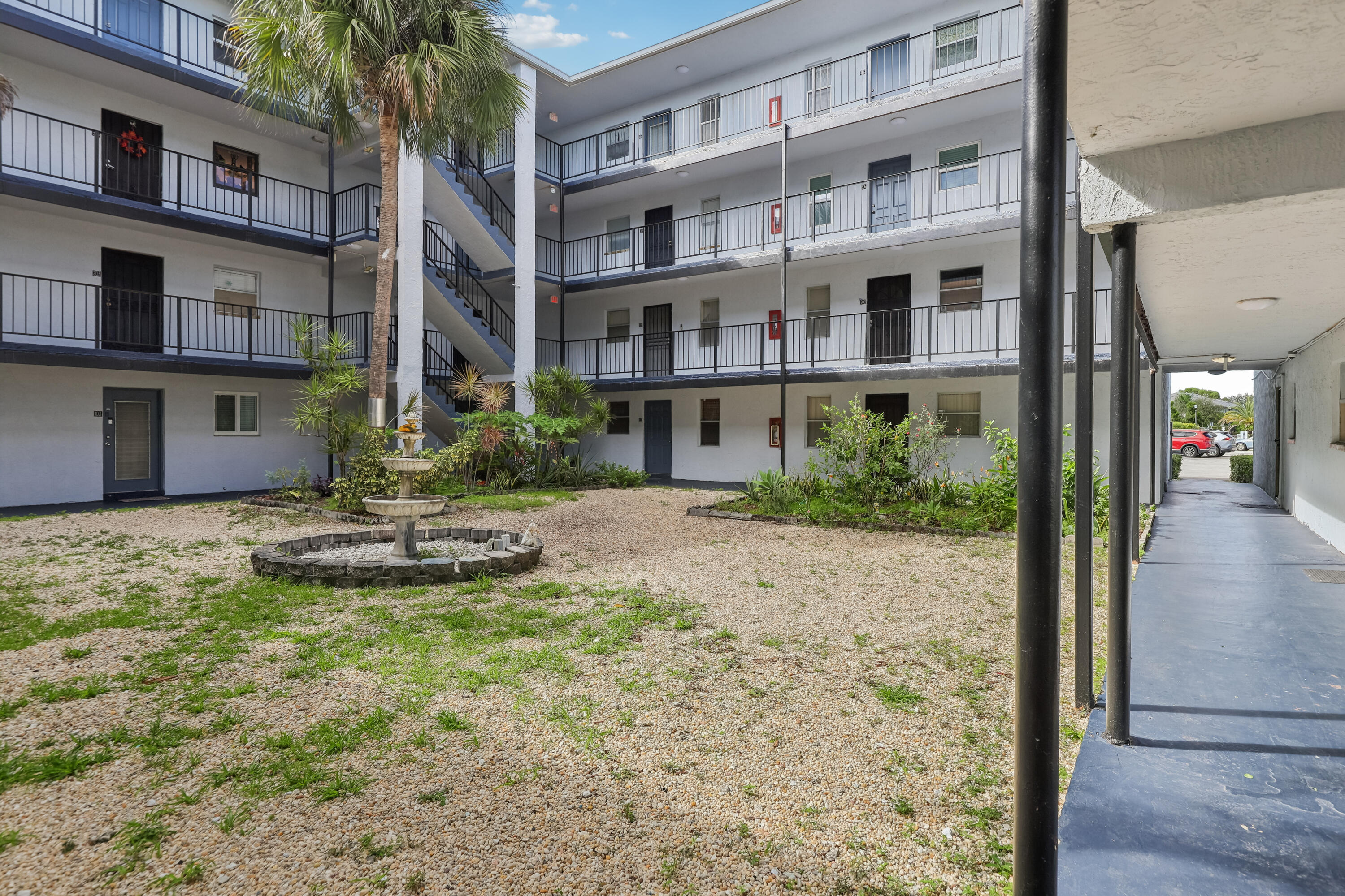 SOMERSET AT LAUDERDALE LAKES - Residential