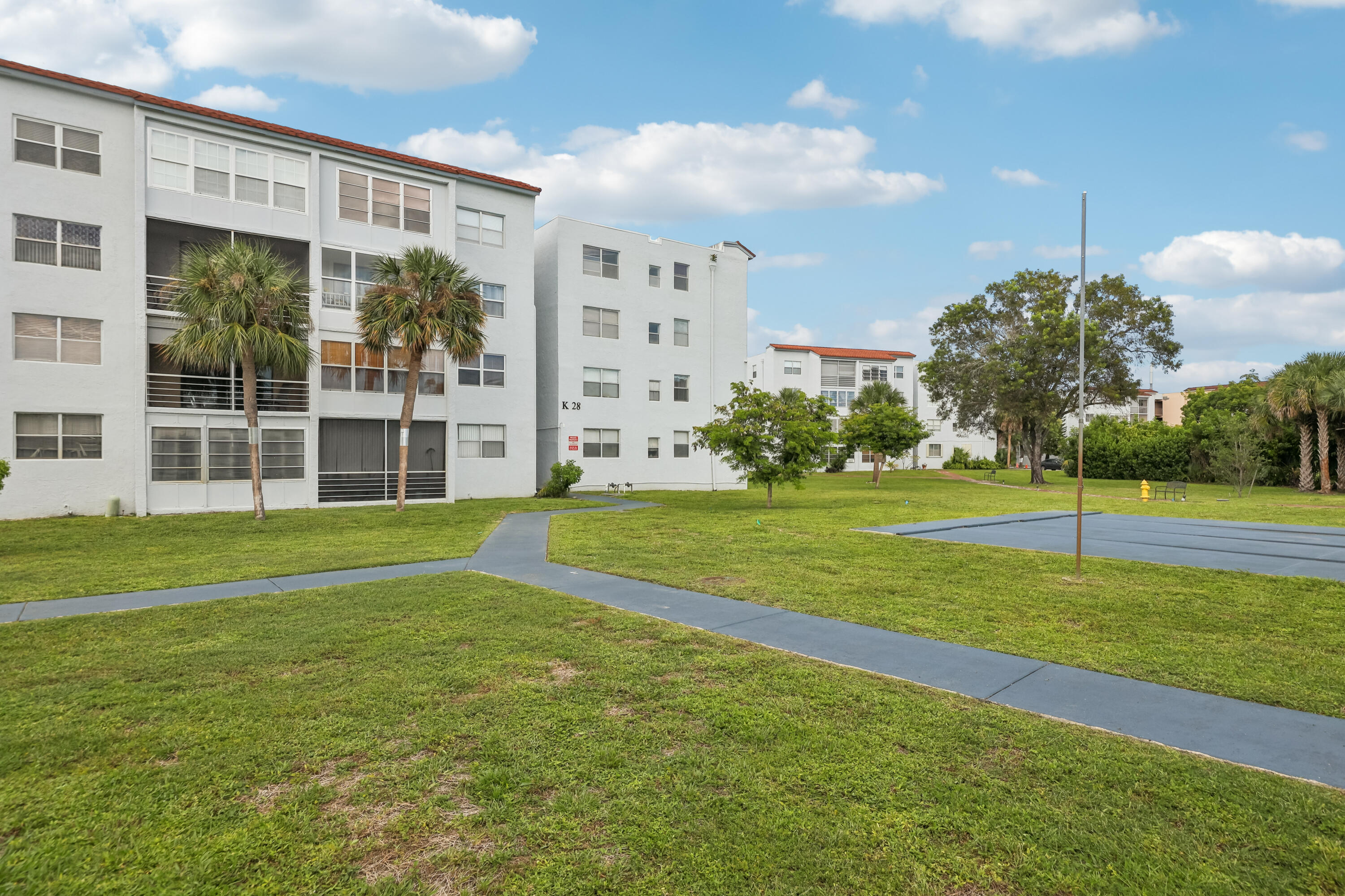 SOMERSET AT LAUDERDALE LAKES - Residential