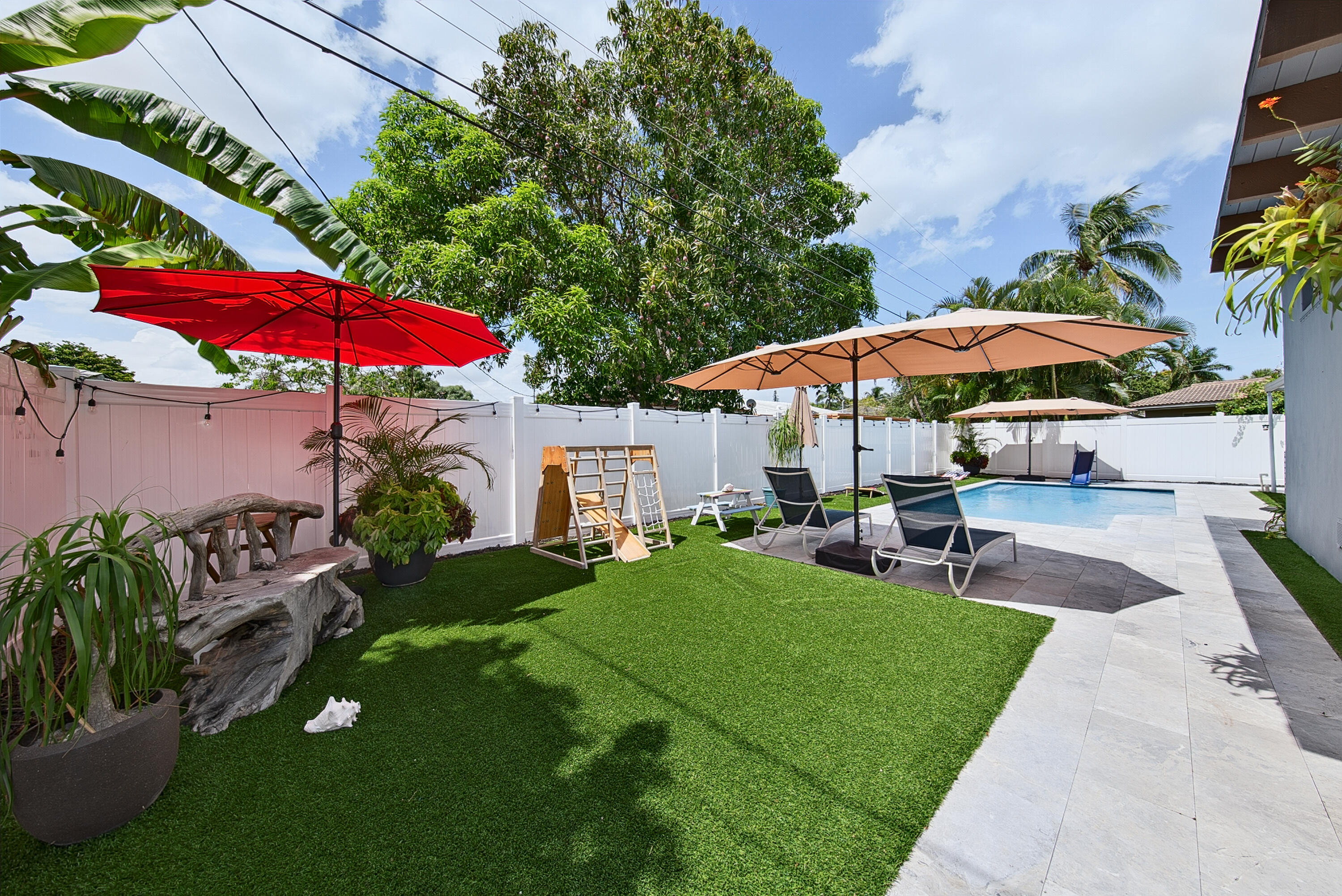 JENADA VILLAS - Residential