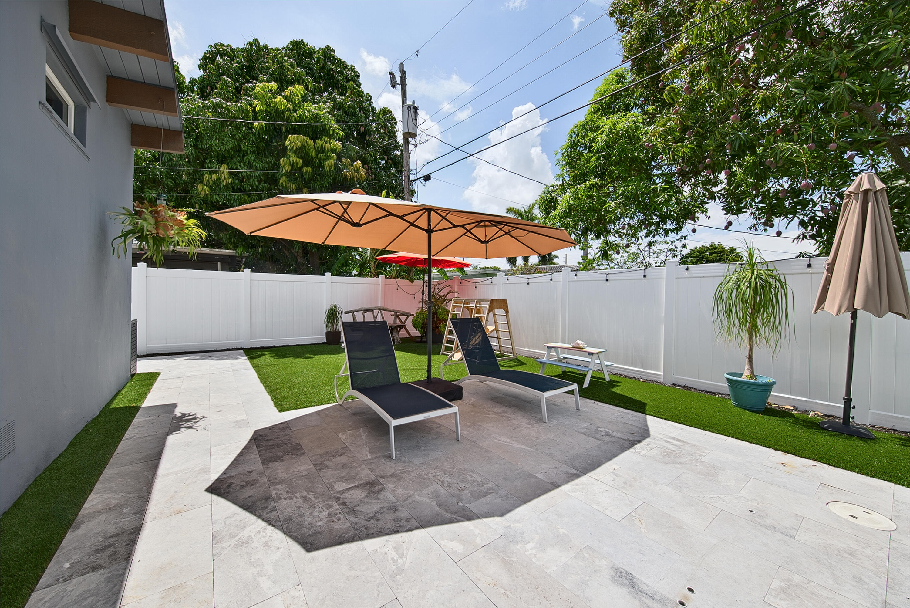 JENADA VILLAS - Residential