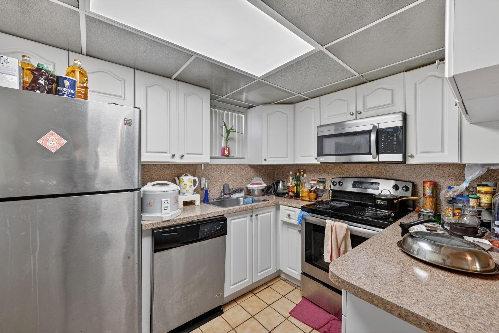 LAS VISTAS AT DORAL CONDO - Residential