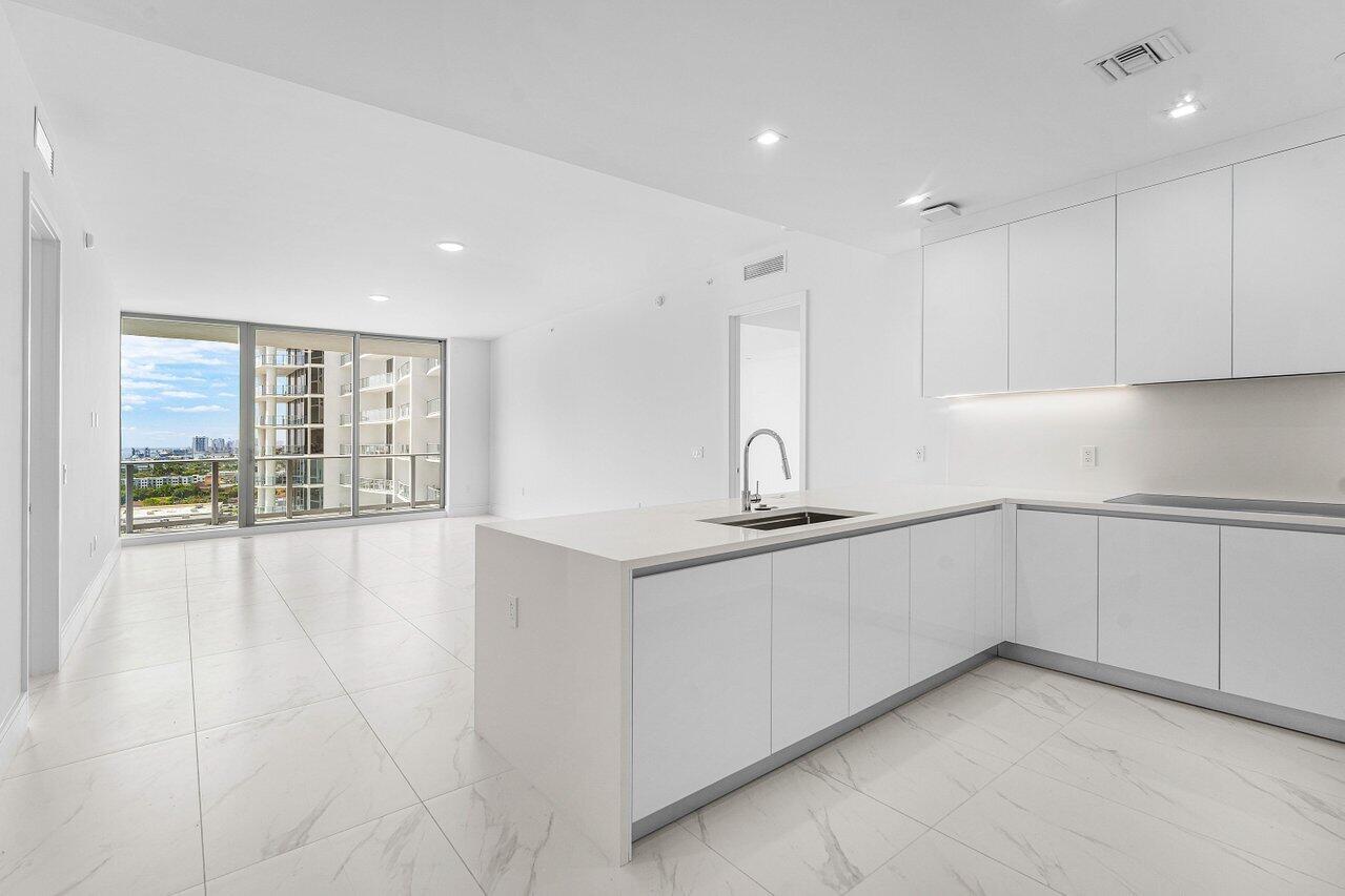 NAUTILUS 220 CONDO - Residential