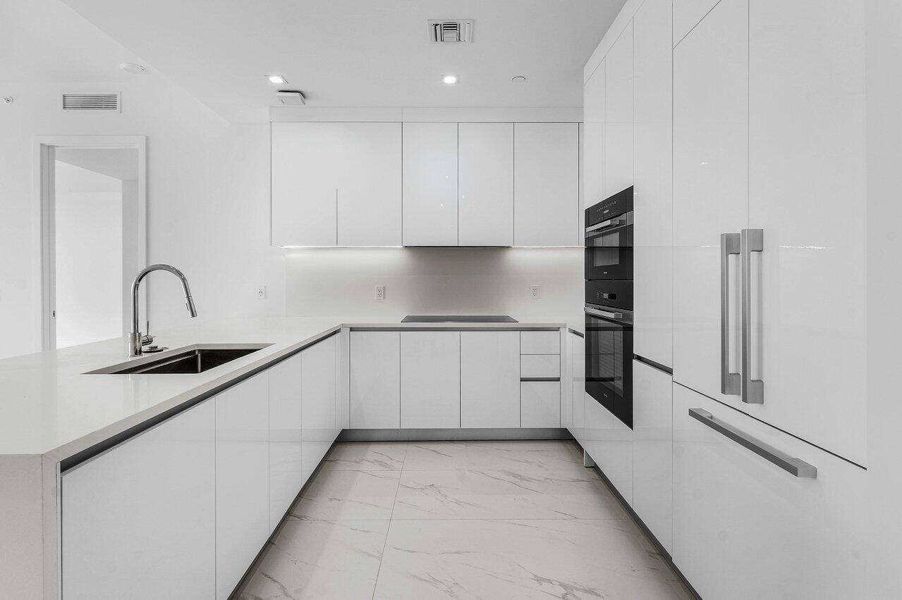 NAUTILUS 220 CONDO - Residential