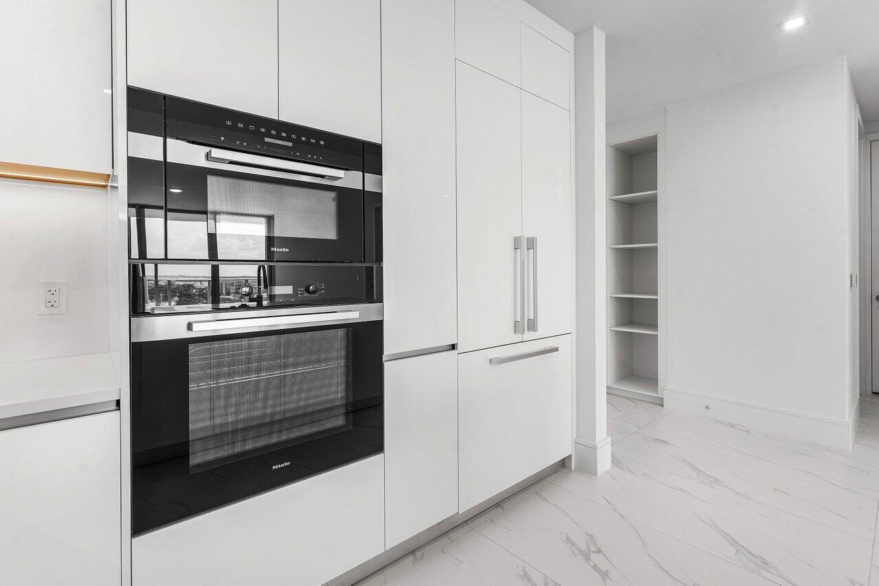 NAUTILUS 220 CONDO - Residential