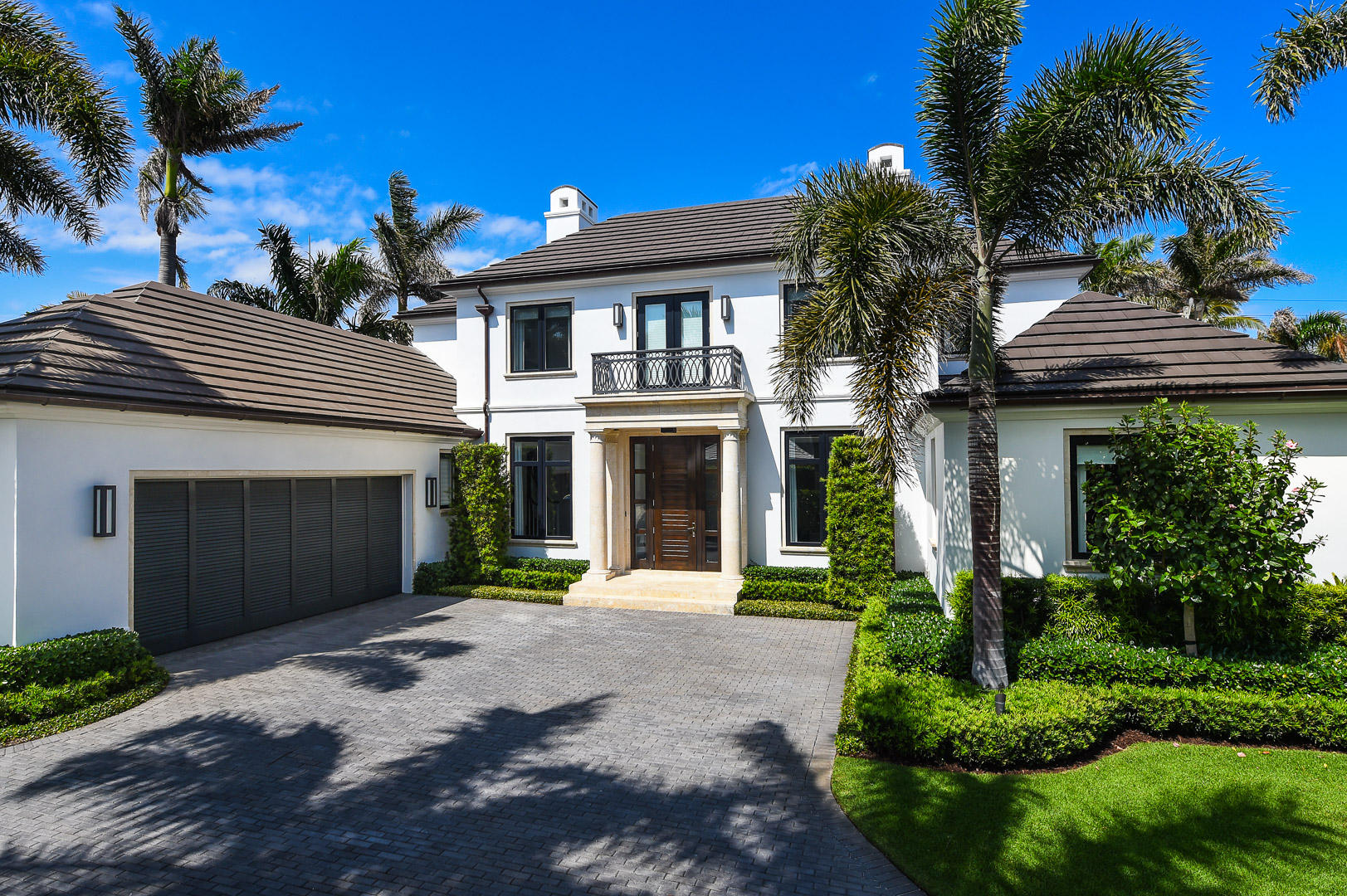 Built in 2014, this stunning contemporary home features 4BR/4.2BA, transitional design, rich finishes, and hardwood flooring throughout. The bright and open layout features gourmet eat-in kitchen, family room, dining room, and living room with fireplace. Spacious first floor master suite. Inviting outdoor spaces include swimming pool, loggia, and summer kitchen.