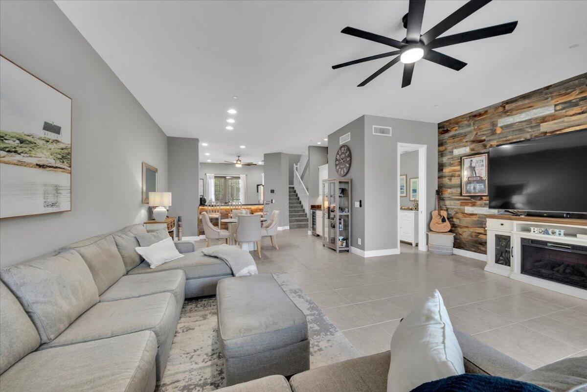 CASA DEL SOL OF TEQUESTA - Residential Lease