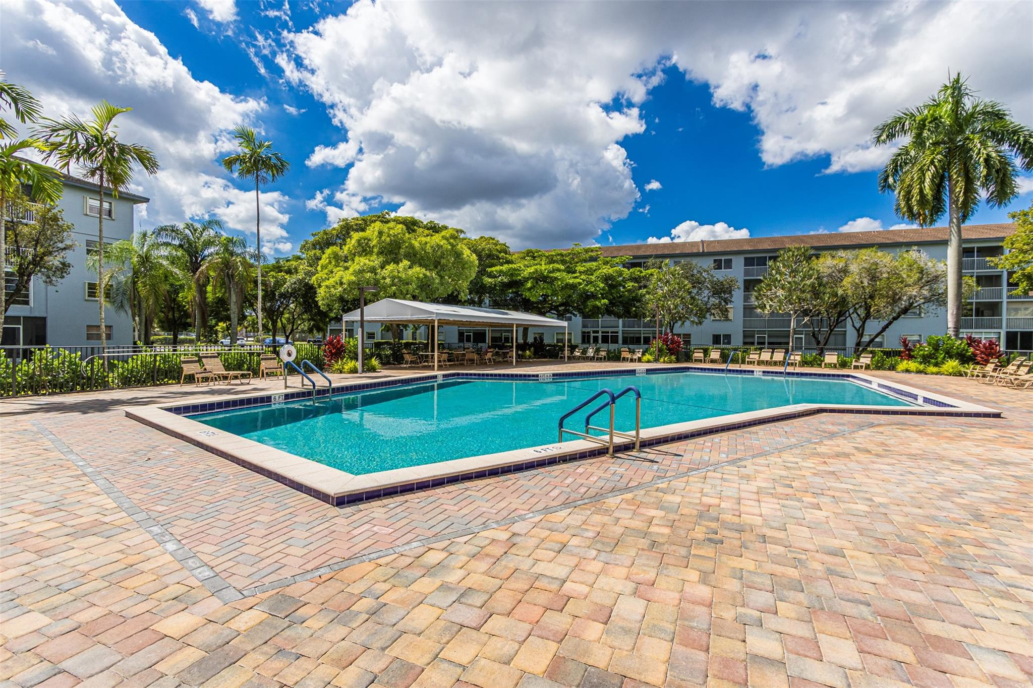 HAWTHORNE AT CENTURY VILLAGE - Residential