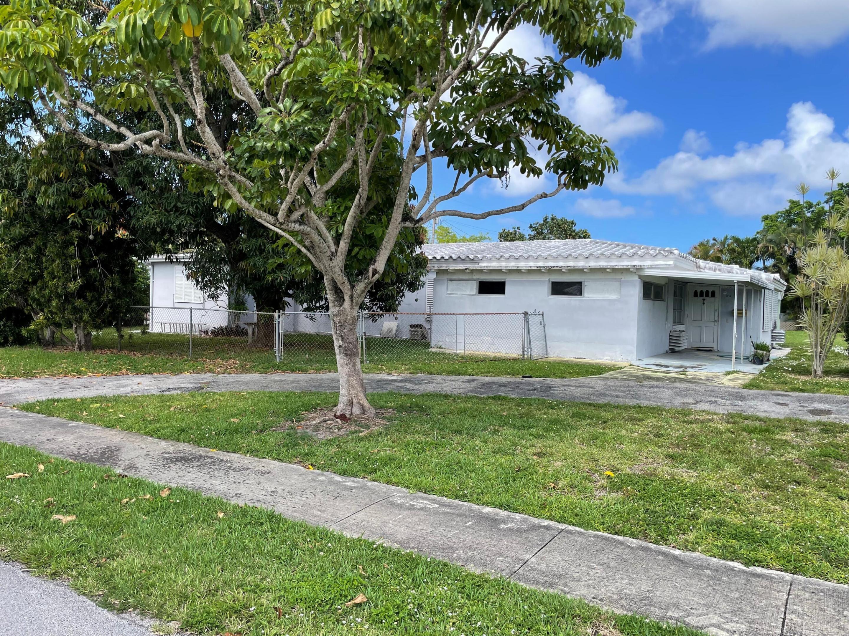 4 Bedroom 2 Bath. Excellent Fixer Upper. Needs TLC.