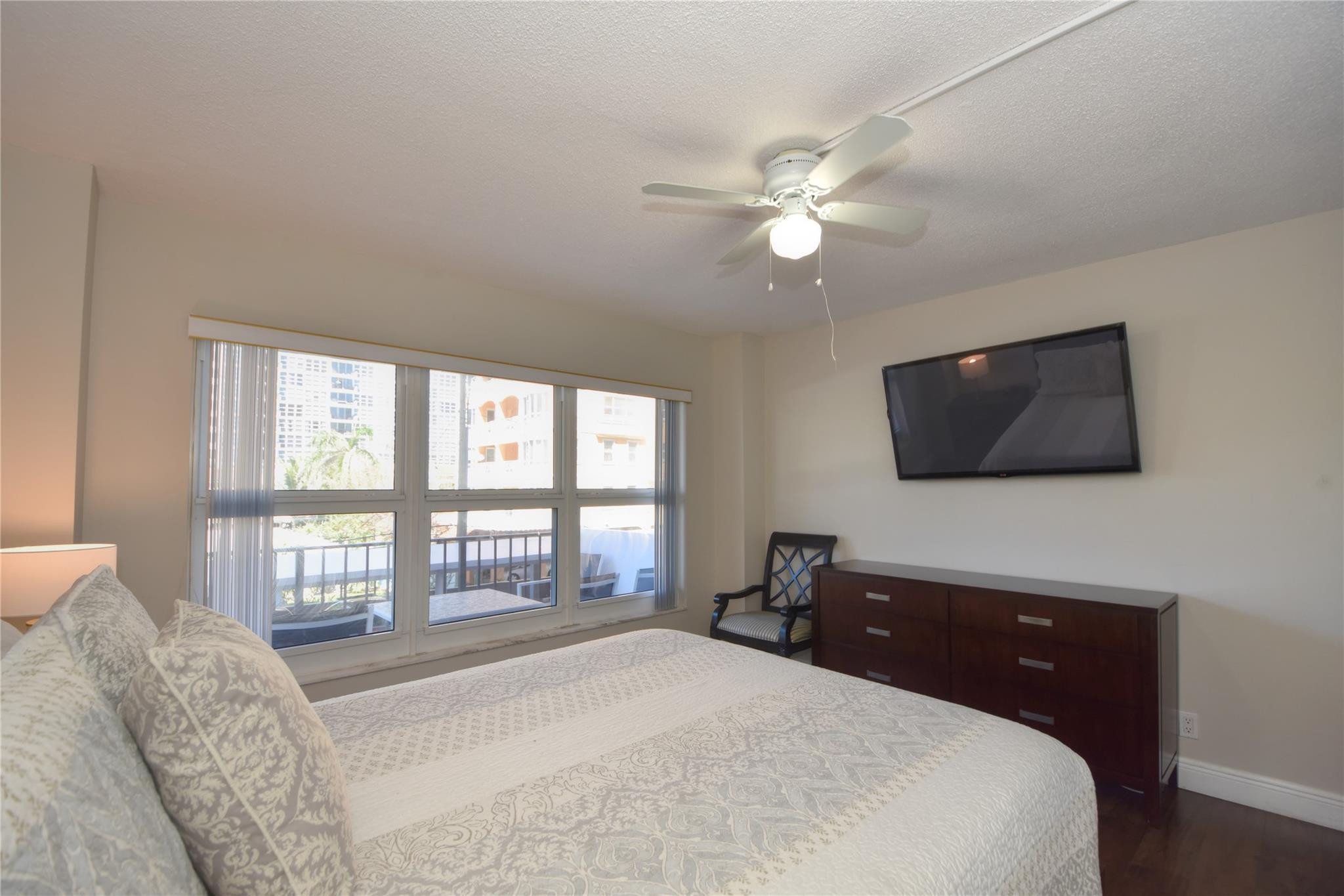 PARLIAMENT HOUSE CONDO - Residential Lease
