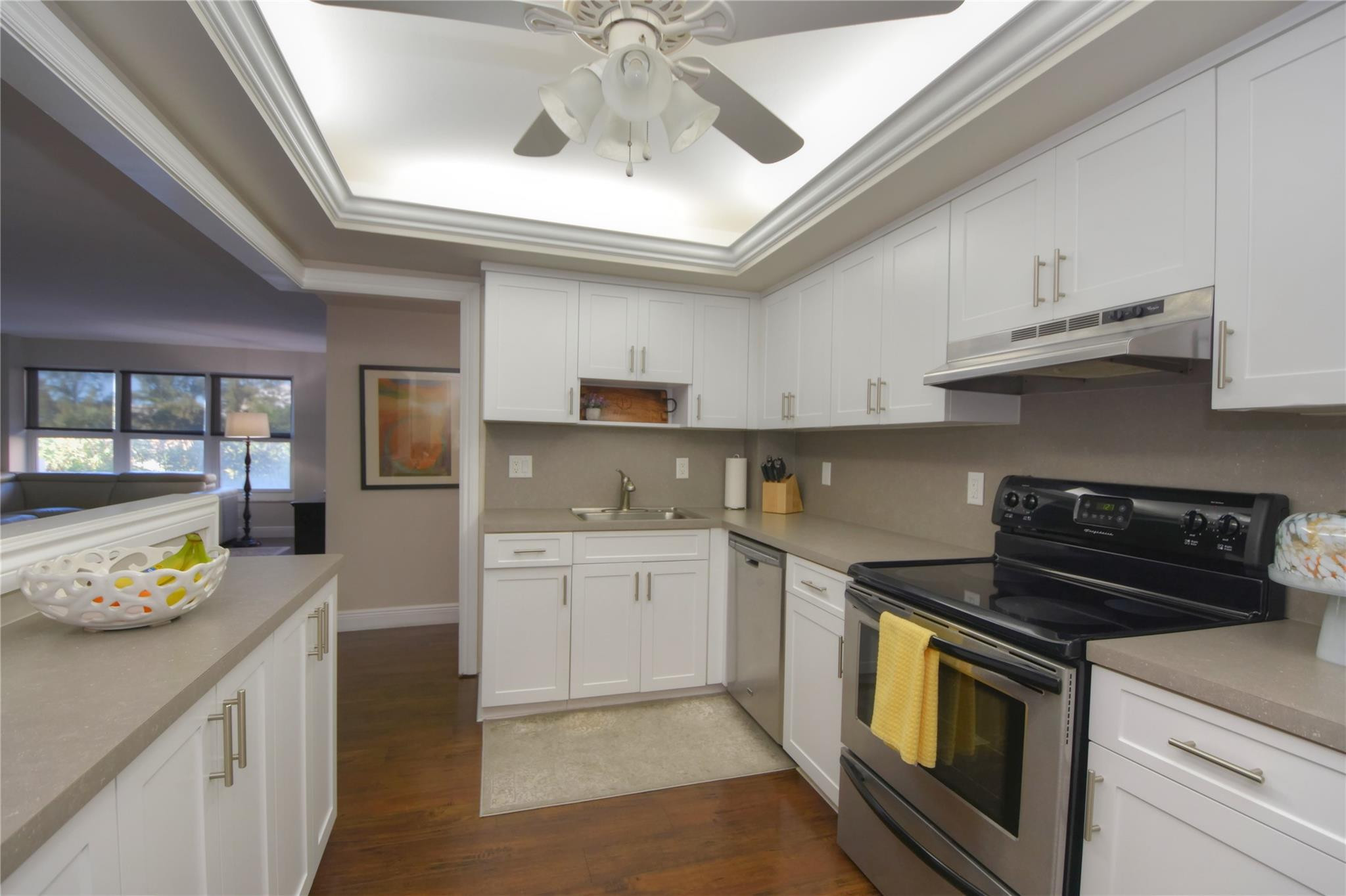 PARLIAMENT HOUSE CONDO - Residential Lease