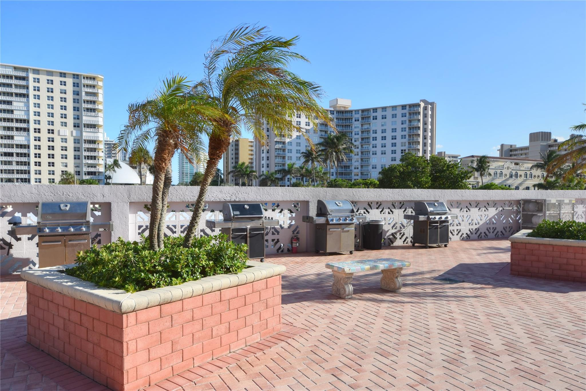 PARLIAMENT HOUSE CONDO - Residential Lease