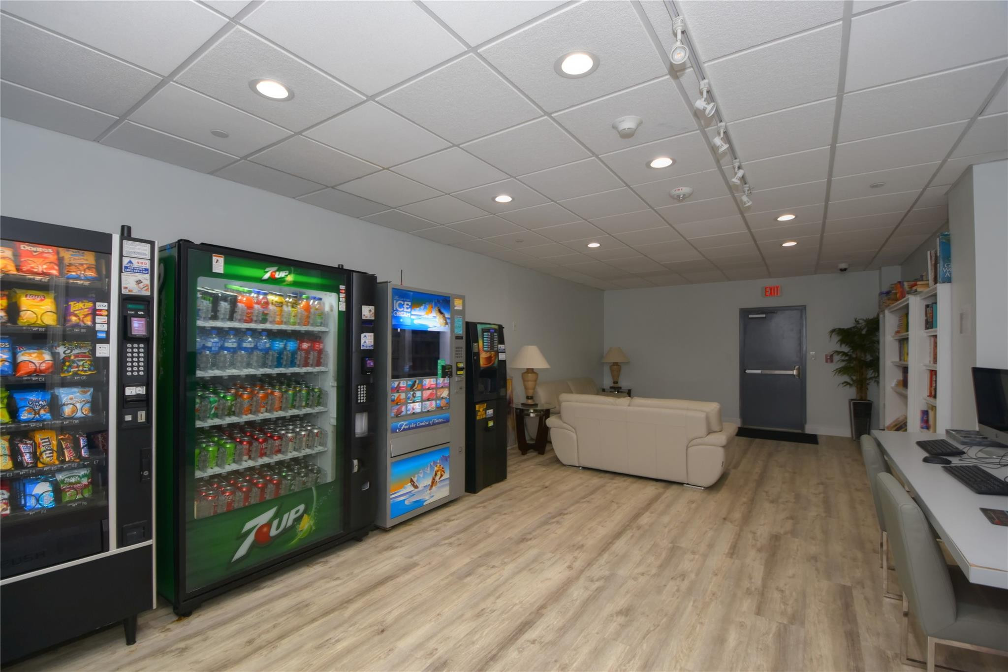 PARLIAMENT HOUSE CONDO - Residential Lease