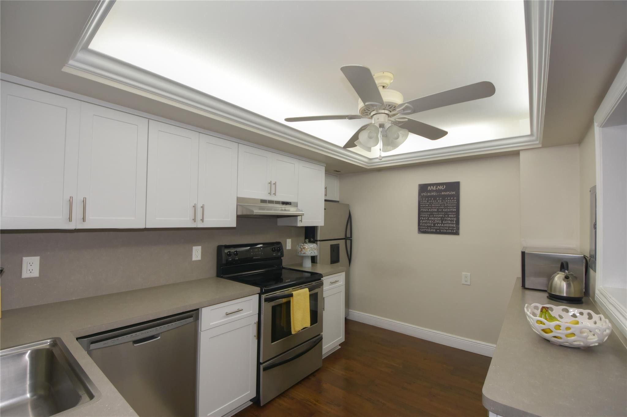 PARLIAMENT HOUSE CONDO - Residential Lease