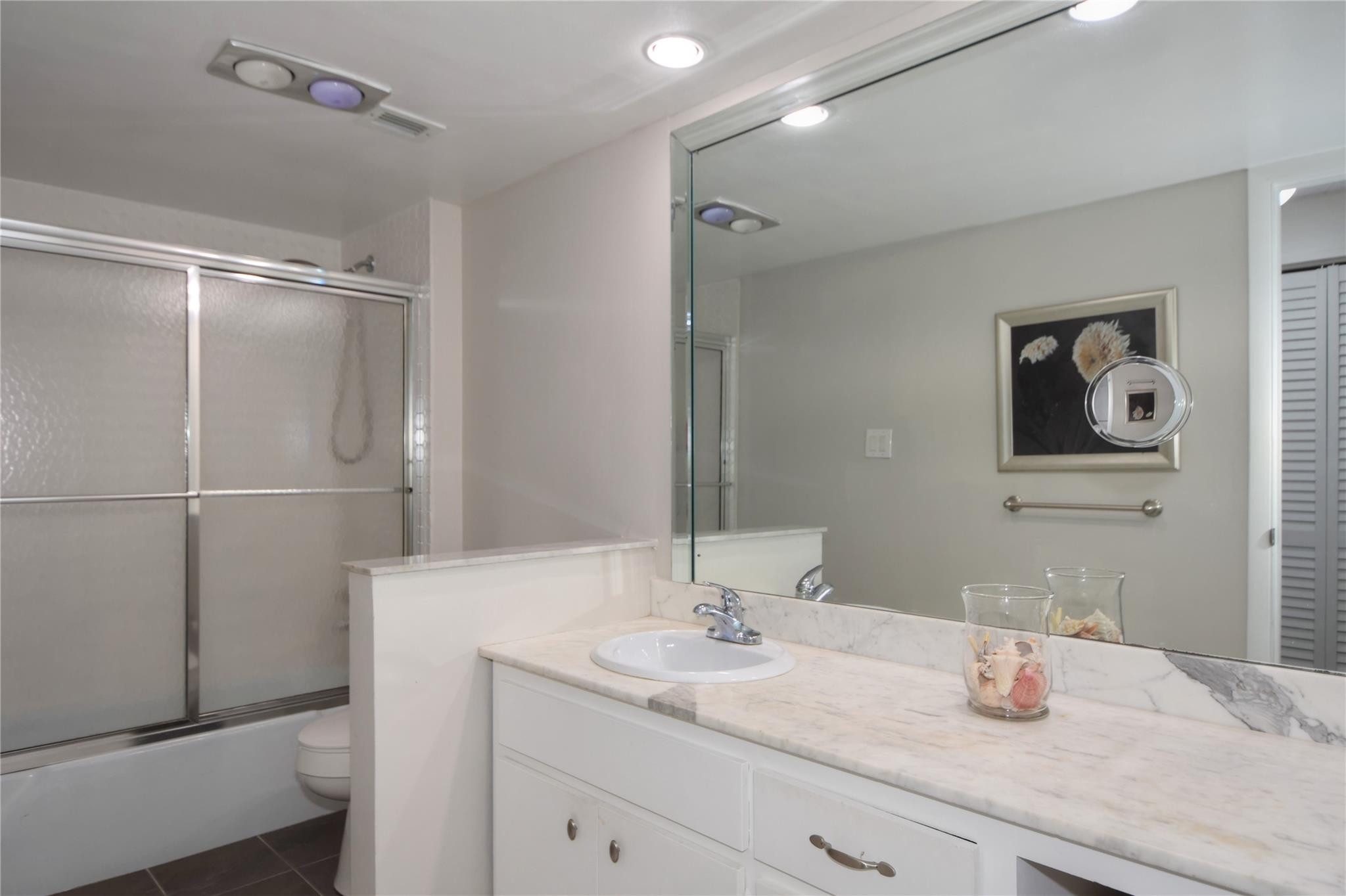 PARLIAMENT HOUSE CONDO - Residential Lease