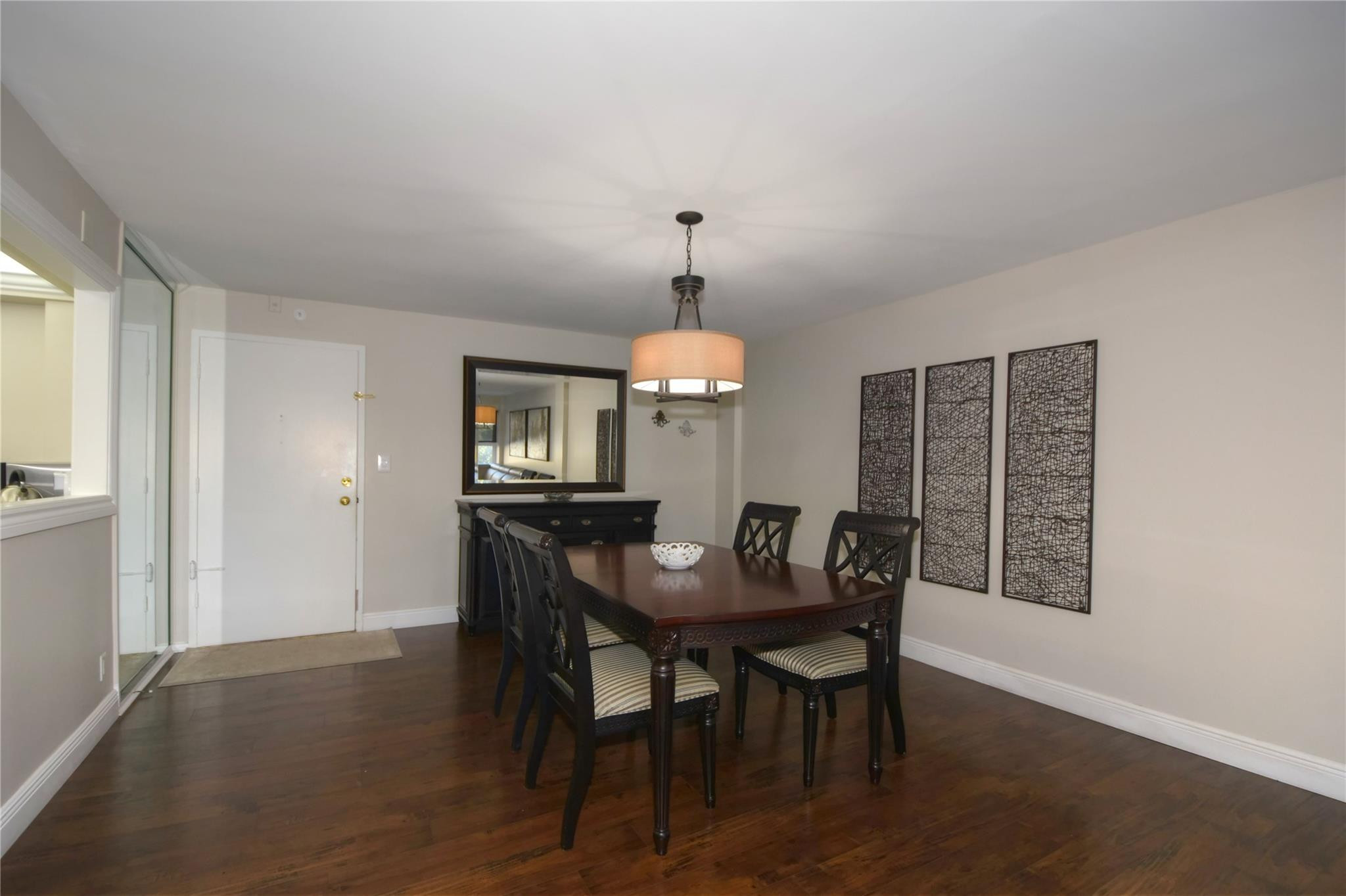 PARLIAMENT HOUSE CONDO - Residential Lease