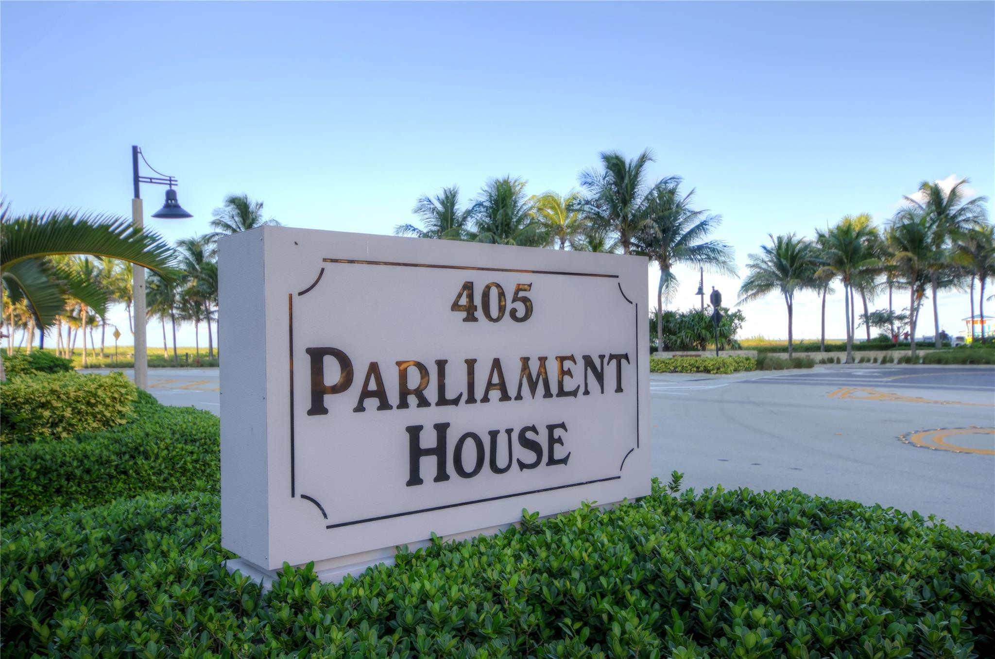 PARLIAMENT HOUSE CONDO - Residential Lease