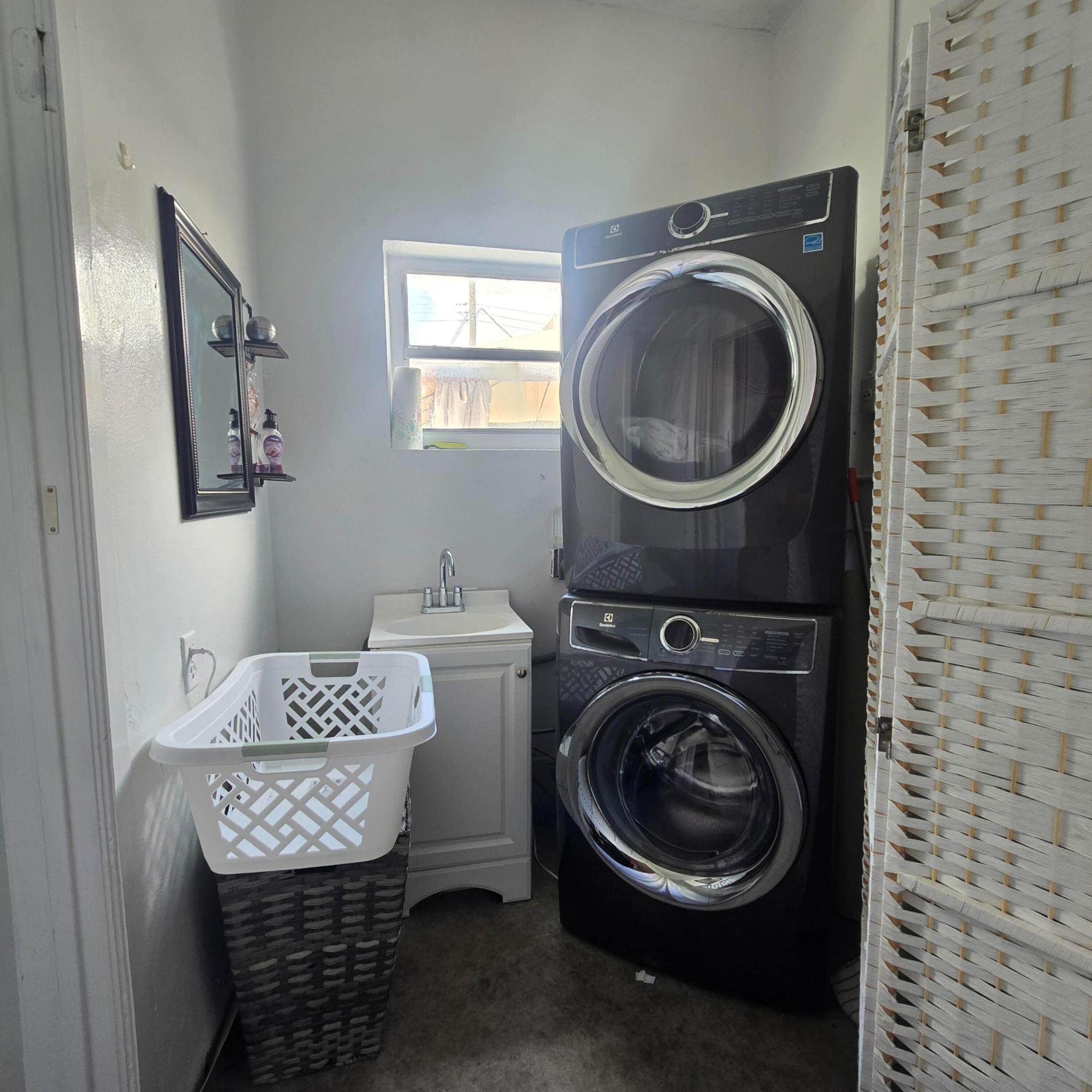 NORTH HOLLYWOOD - Residential