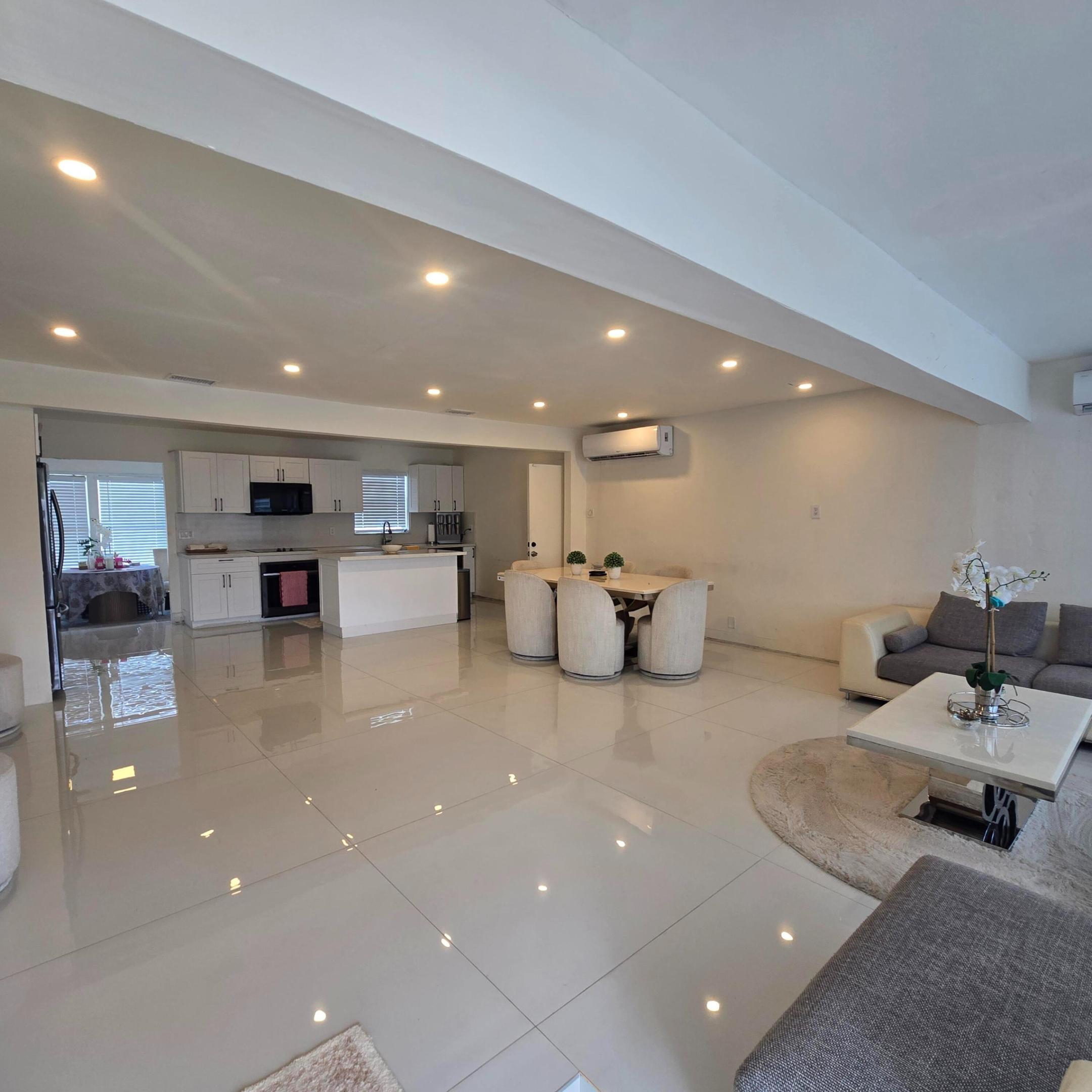 NORTH HOLLYWOOD - Residential