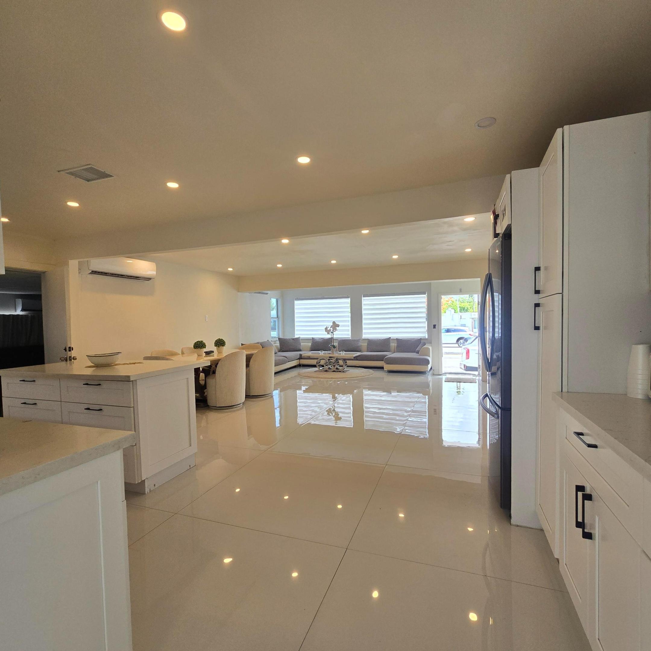 NORTH HOLLYWOOD - Residential