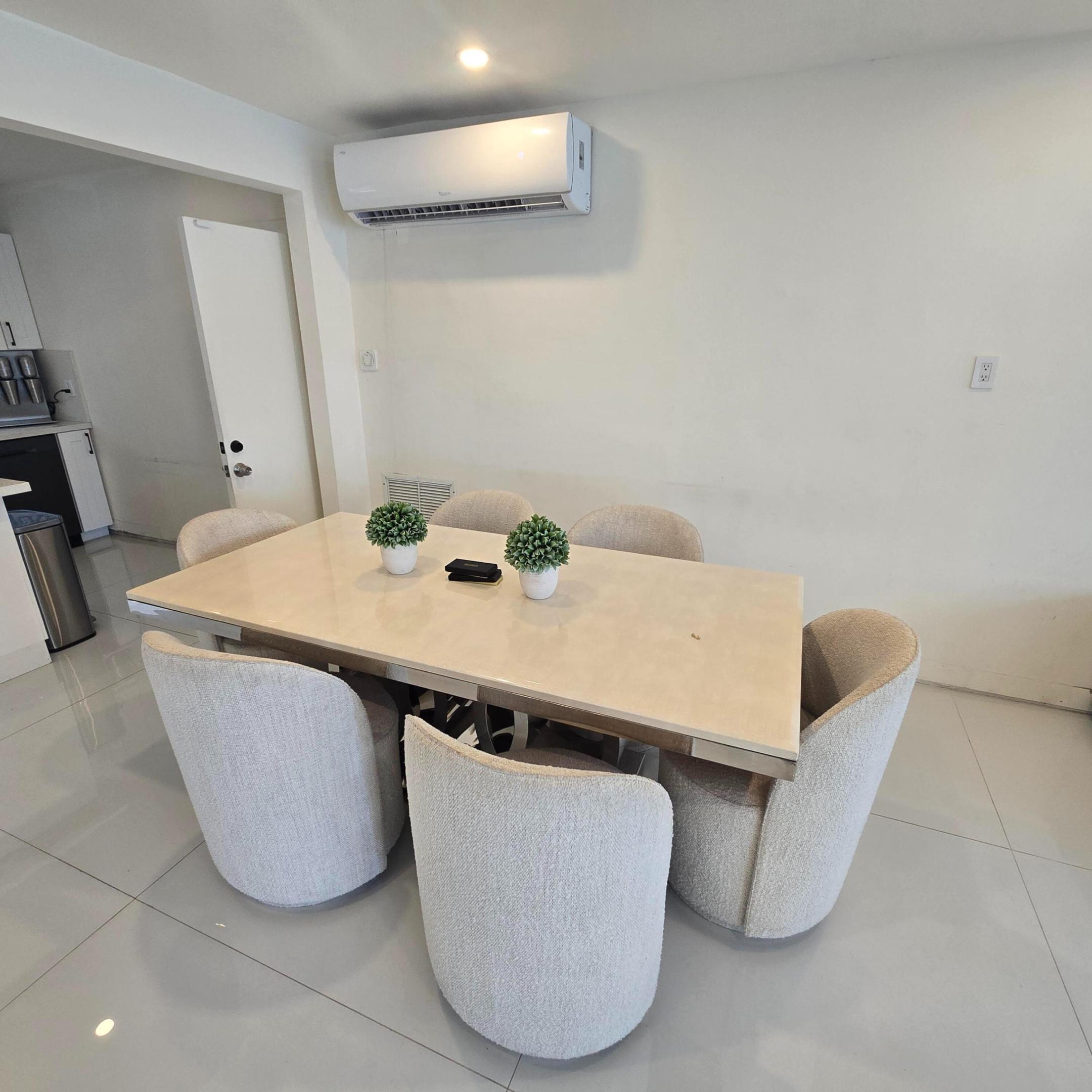 NORTH HOLLYWOOD - Residential