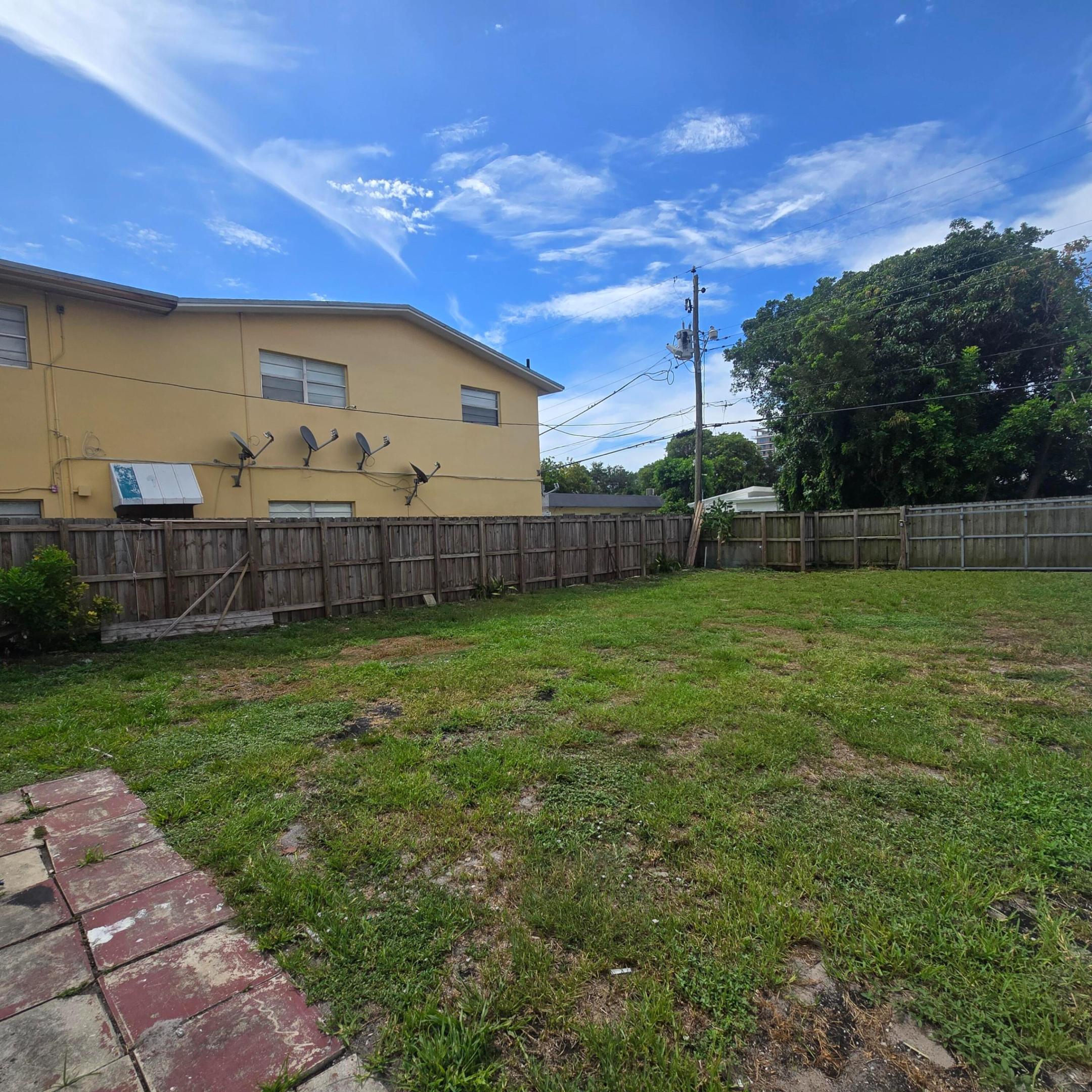 NORTH HOLLYWOOD - Residential
