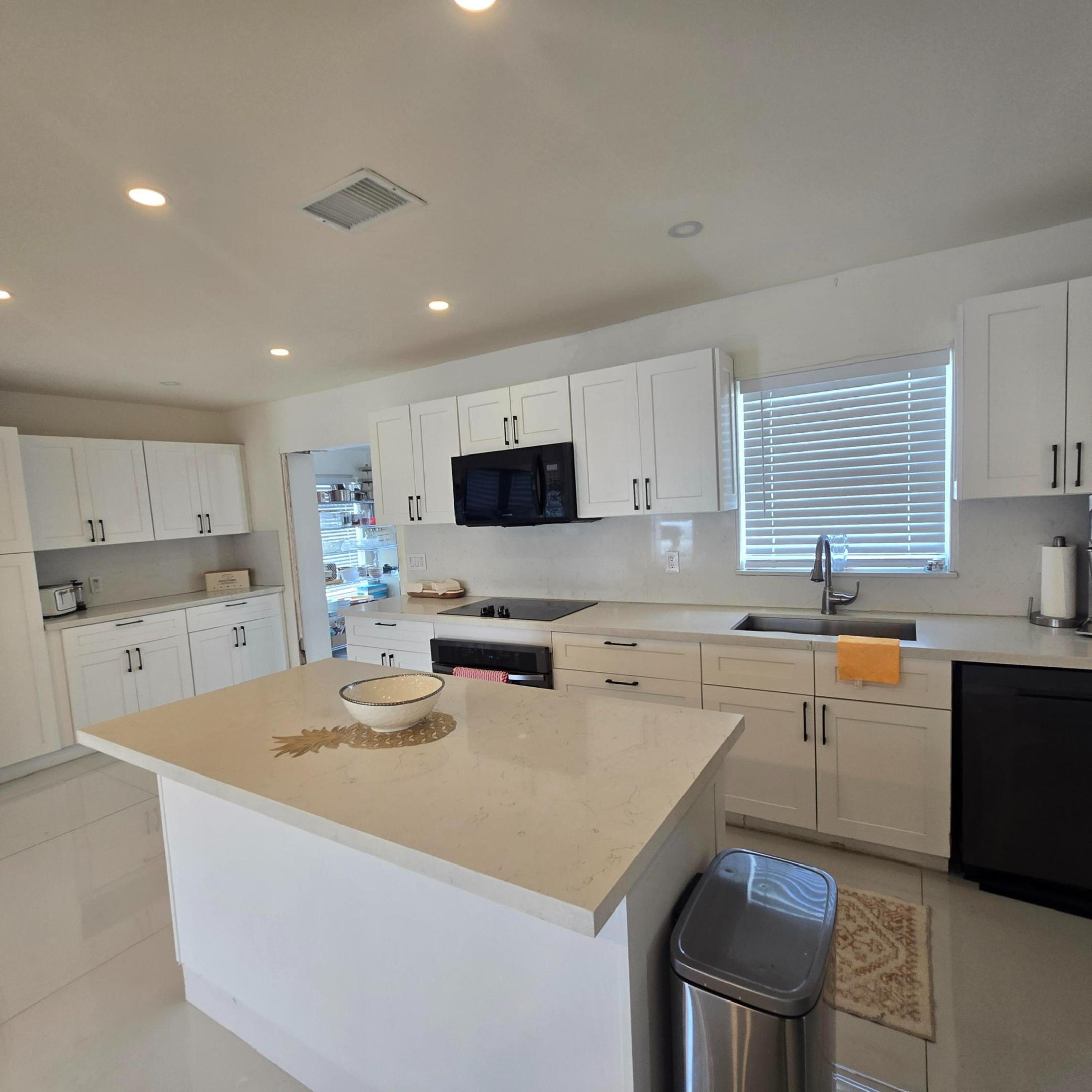 NORTH HOLLYWOOD - Residential